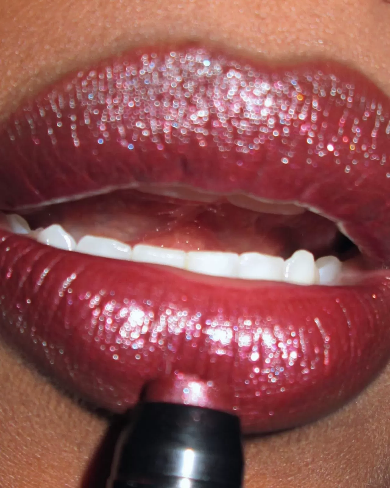 MAC Kozmetik, Yeni 'Dazzlelips Crayon' Ürününü Tanıttı