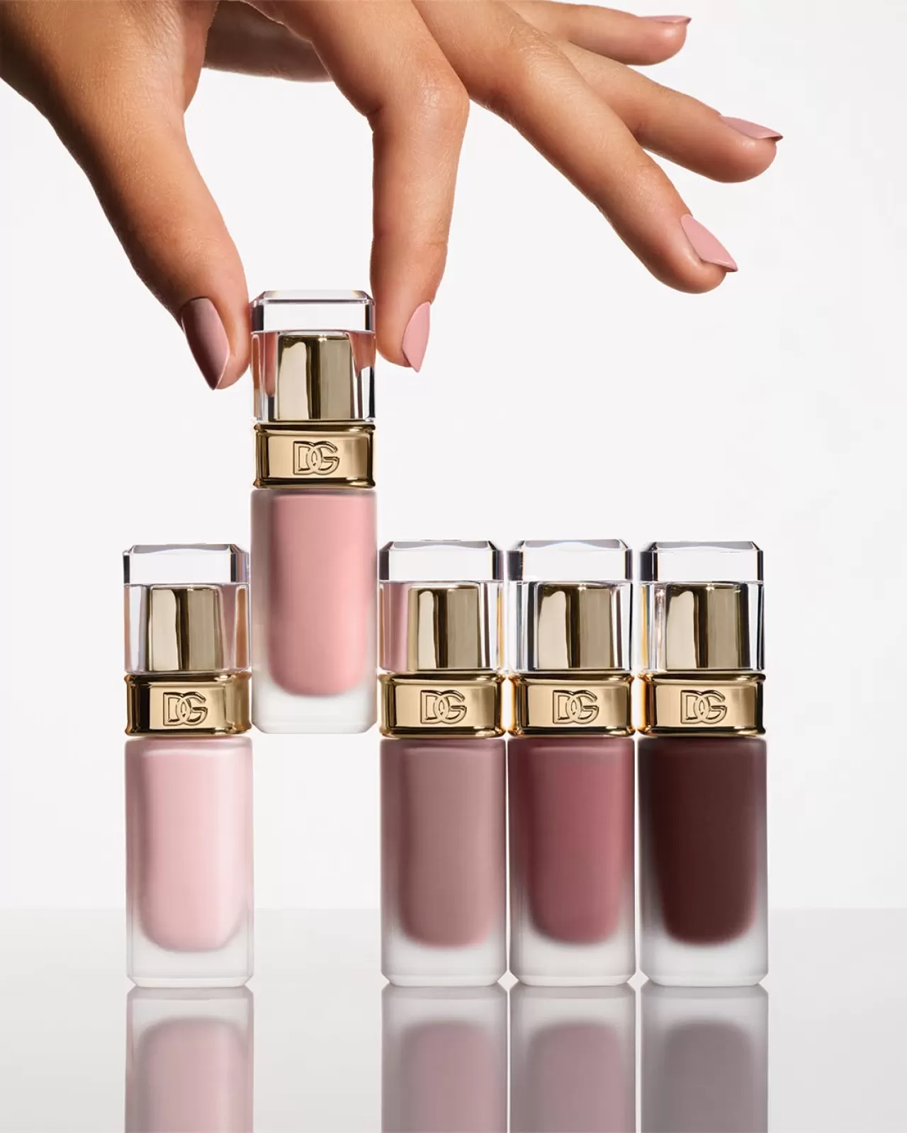 Dolce&Gabbana Beauty, Tırnak Bakımı İle Makyajı Birleştiren Yeni Serisini Duyurdu