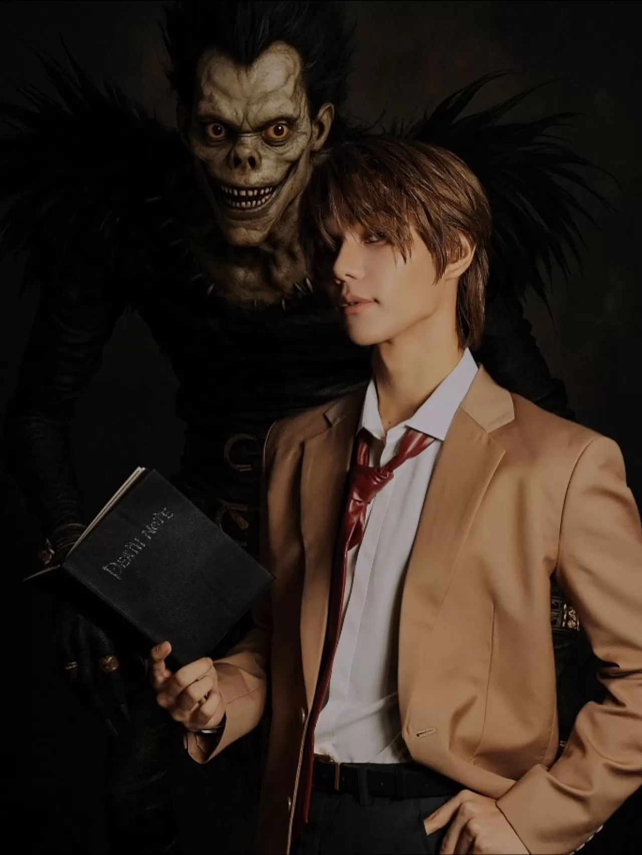 Jeff Satur, Death Note Temalı Yaratıcı Bir Fotoğraf Çekiminde Hayat Verdiği Light Yagami Karakterini Sosyal Medyada Paylaştı