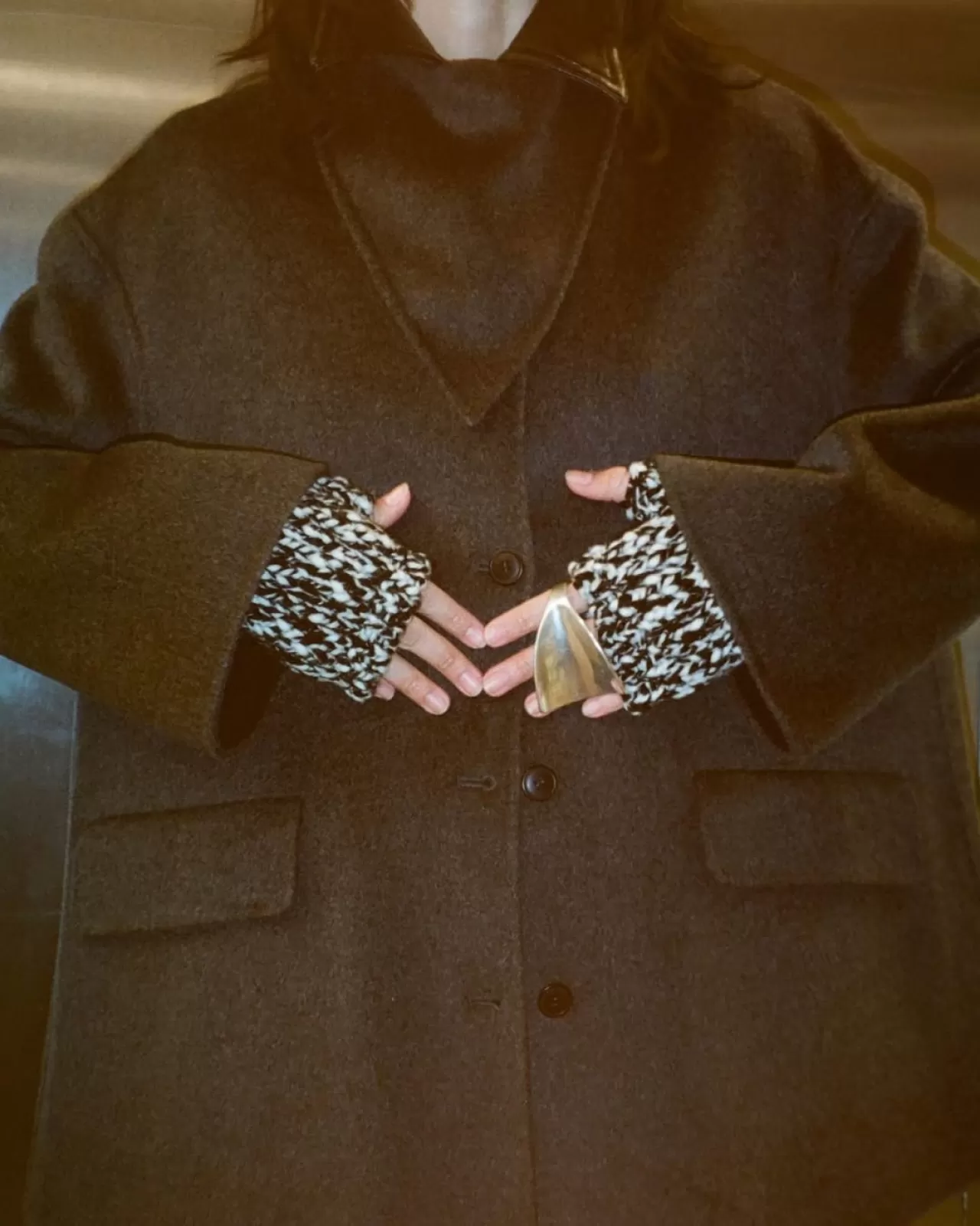 Nanushka'nın Son Koleksiyonu ile 'Katmanlarla Kuşanma' Trendi Öne Çıkıyor