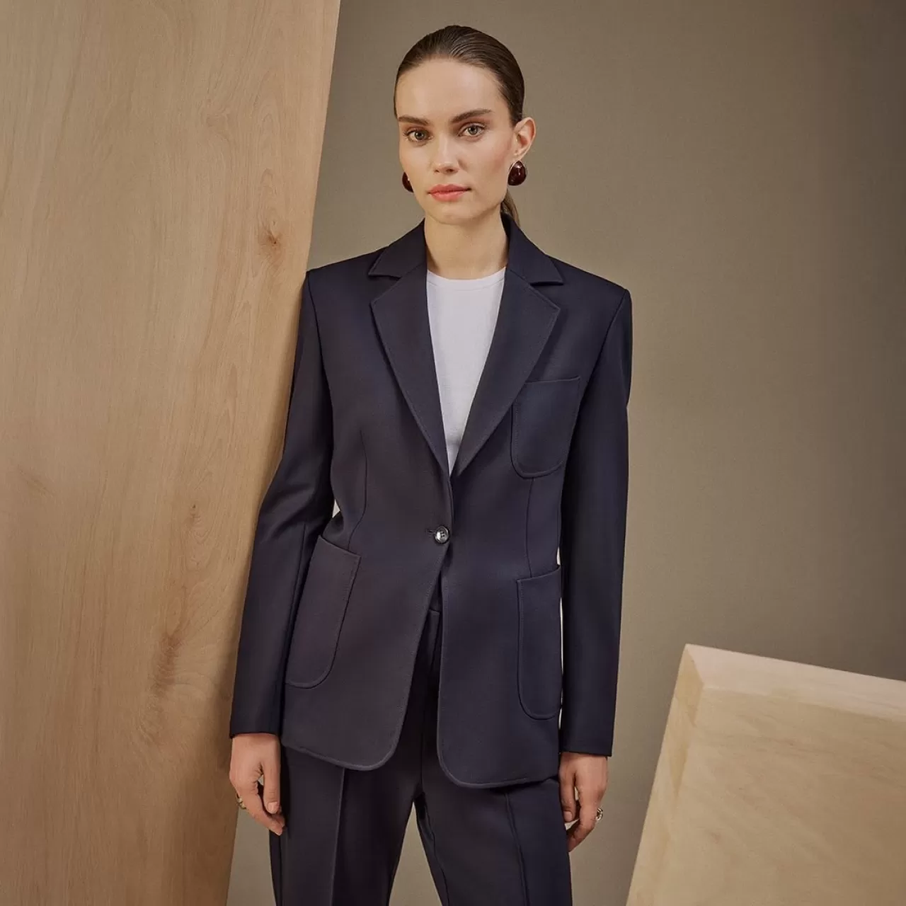 SARAR Woman Koleksiyonu'nda Sadelik ve Kusursuz Kesimler Öne Çıkıyor