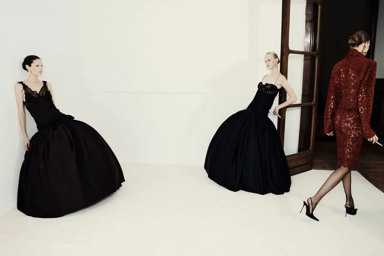 Anthony Vaccarello'nun YSL Kış 25 Koleksiyonu: "Beyond Noise"