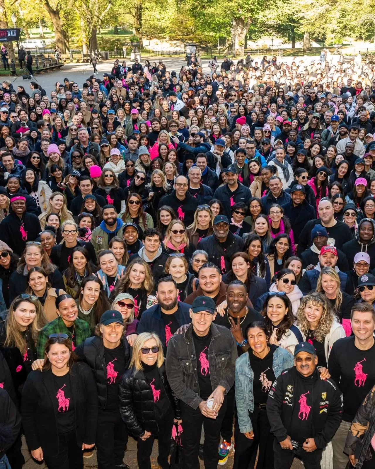 Ralph Lauren'un Pembe At Kampanyası 25. Yılını New York'ta Yürüyüşle Kutladı