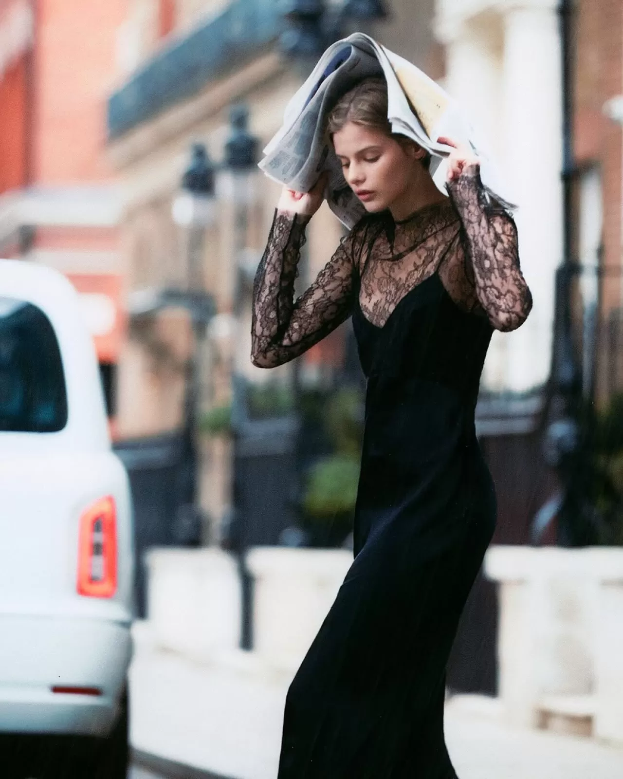 Vakko'nun Yeni İş Birliği: Alberta Ferretti Tasarımları V2K Designers'ta