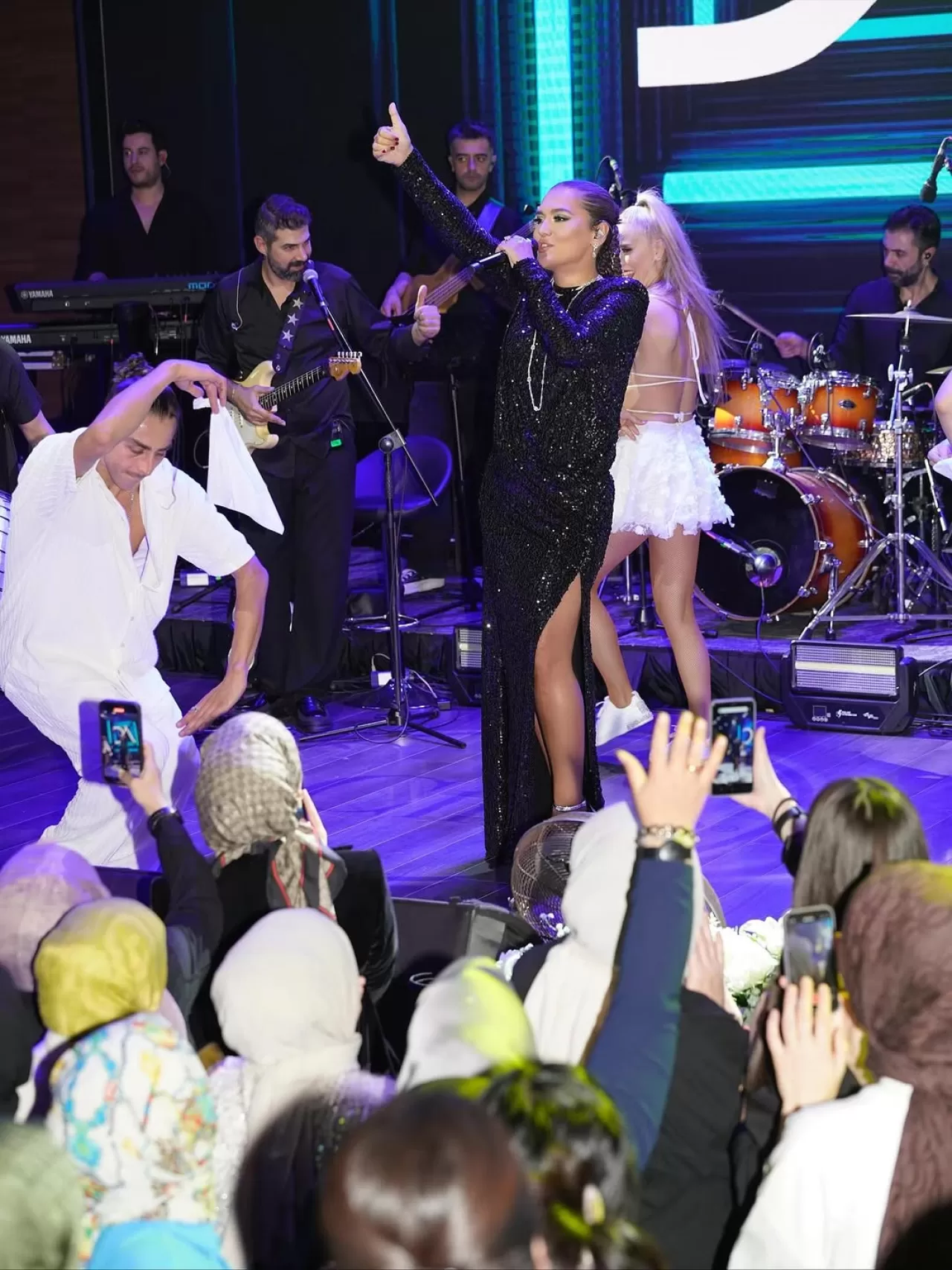 Demet Akalın Konserinde Enerji Yüksekti