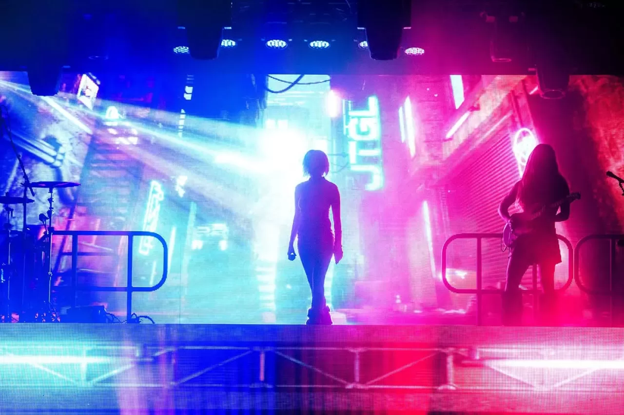 Halsey, Philadelphia Konserinde Gigi Hadid'i Sahneye Davet Etti