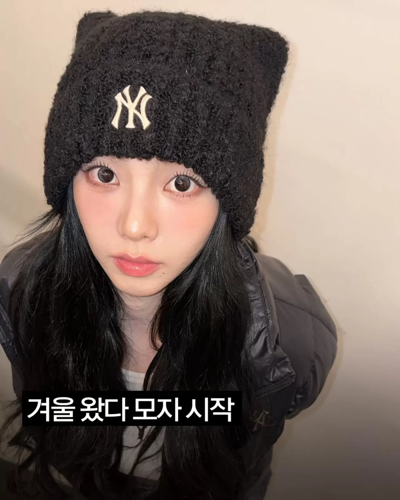 Ünlülerin Sosyal Medyasında Kışın Modası: Başlık Trendleri Öne Çıkıyor