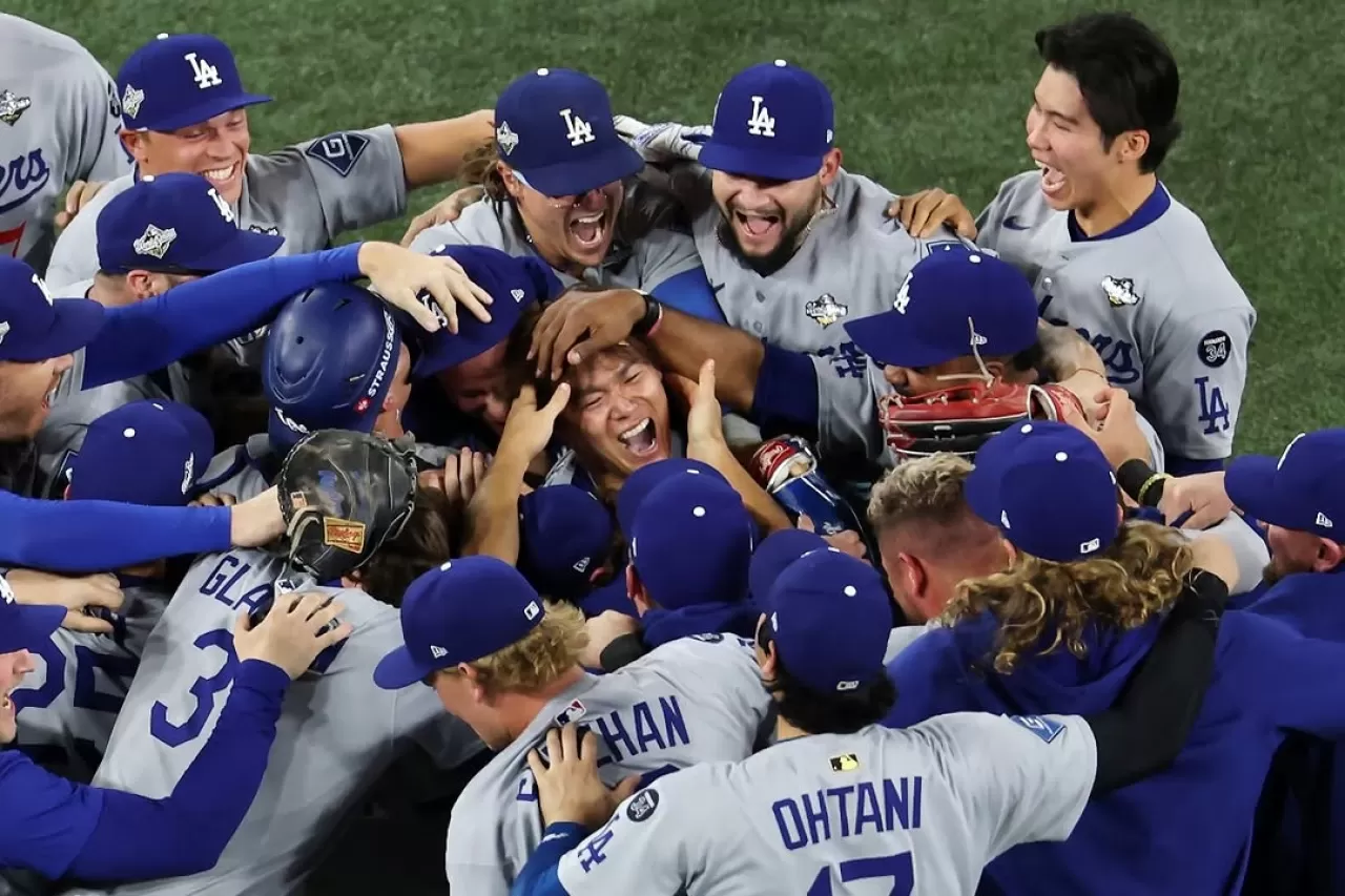 Los Dodgers se proclaman bicampeones de las Grandes Ligas tras una intensa Serie Mundial