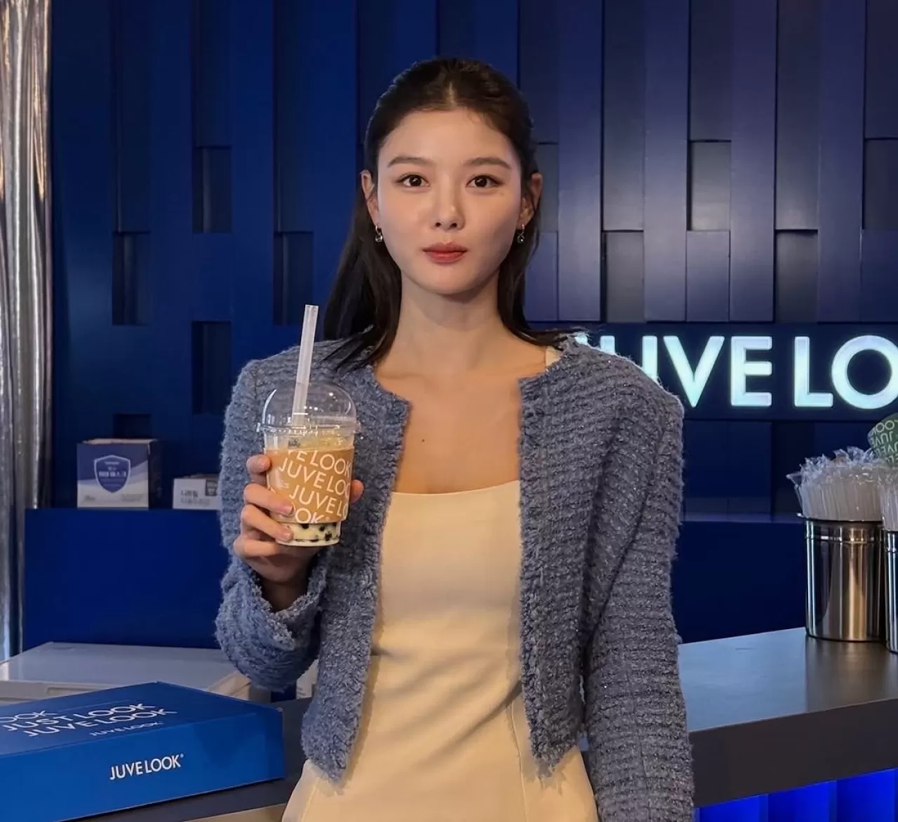 Kim You Jung'un "가을과 안녕하기 3초 전" Paylaşımı Hayranlarıyla Etkileşime Geçti