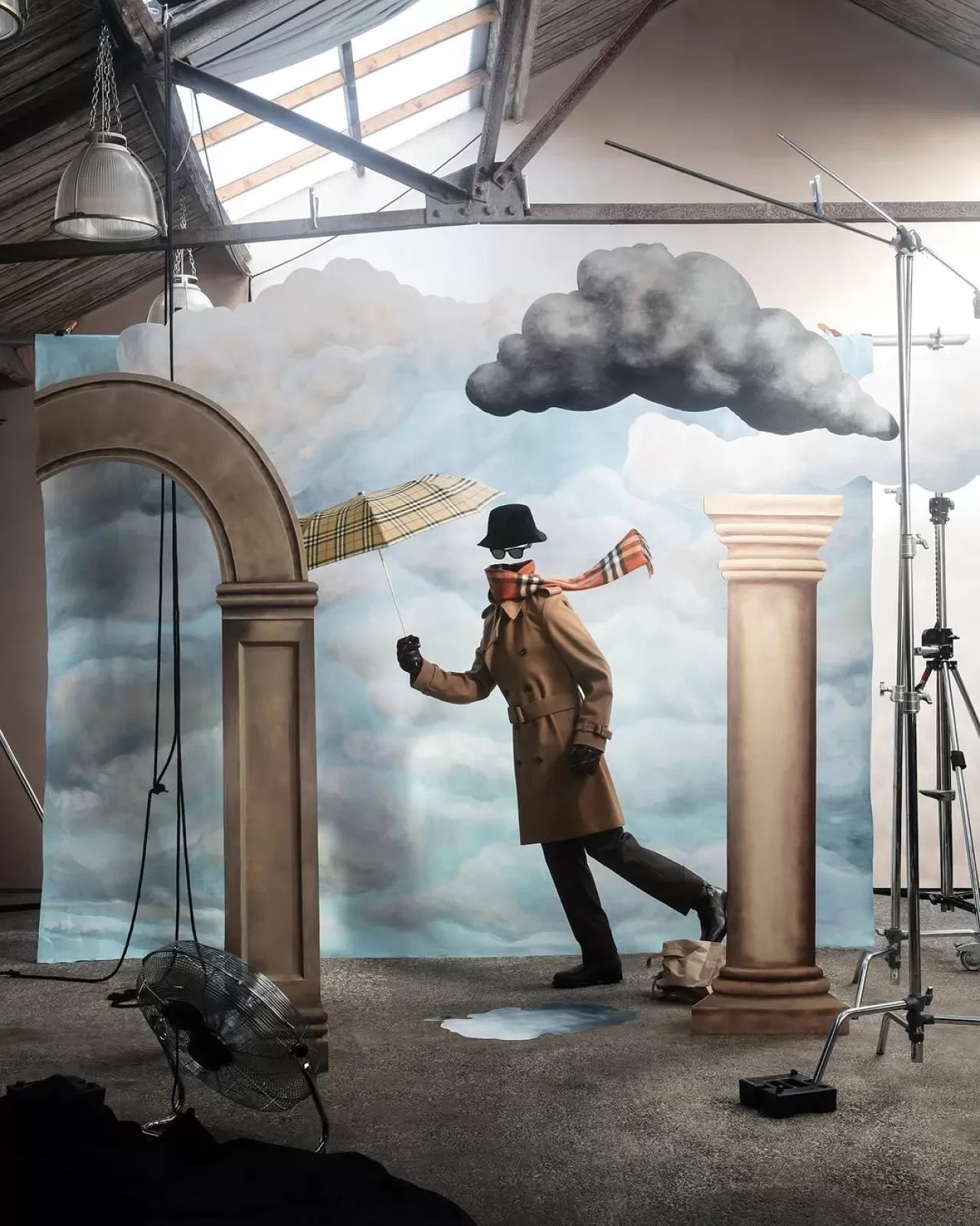 Burberry, İkonik Trench Coat ve Check Motifini Taçlandıran Yeni Koleksiyonunu Tanıttı