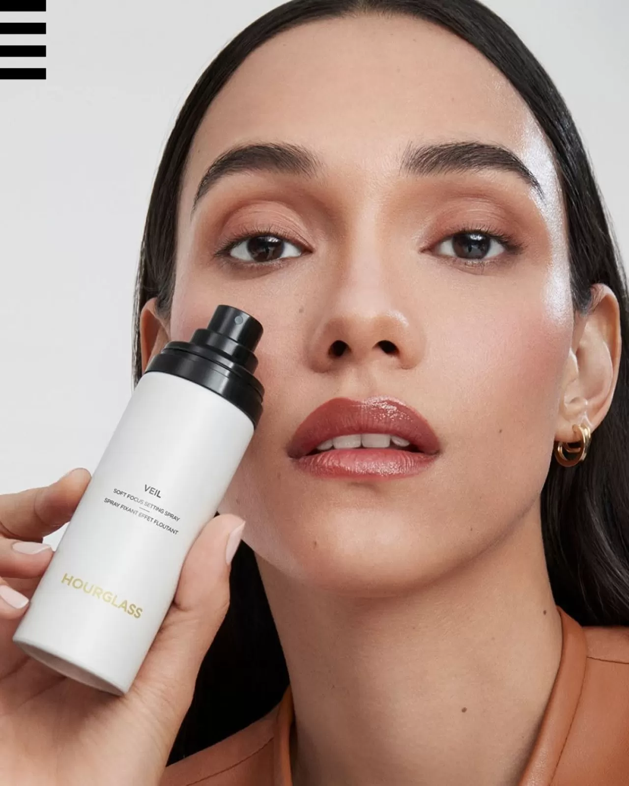 Hourglass'un Yeni Ürünü "Veil Soft Focus Setting Spray" Sadece Sephora'da Satışa Sunuldu