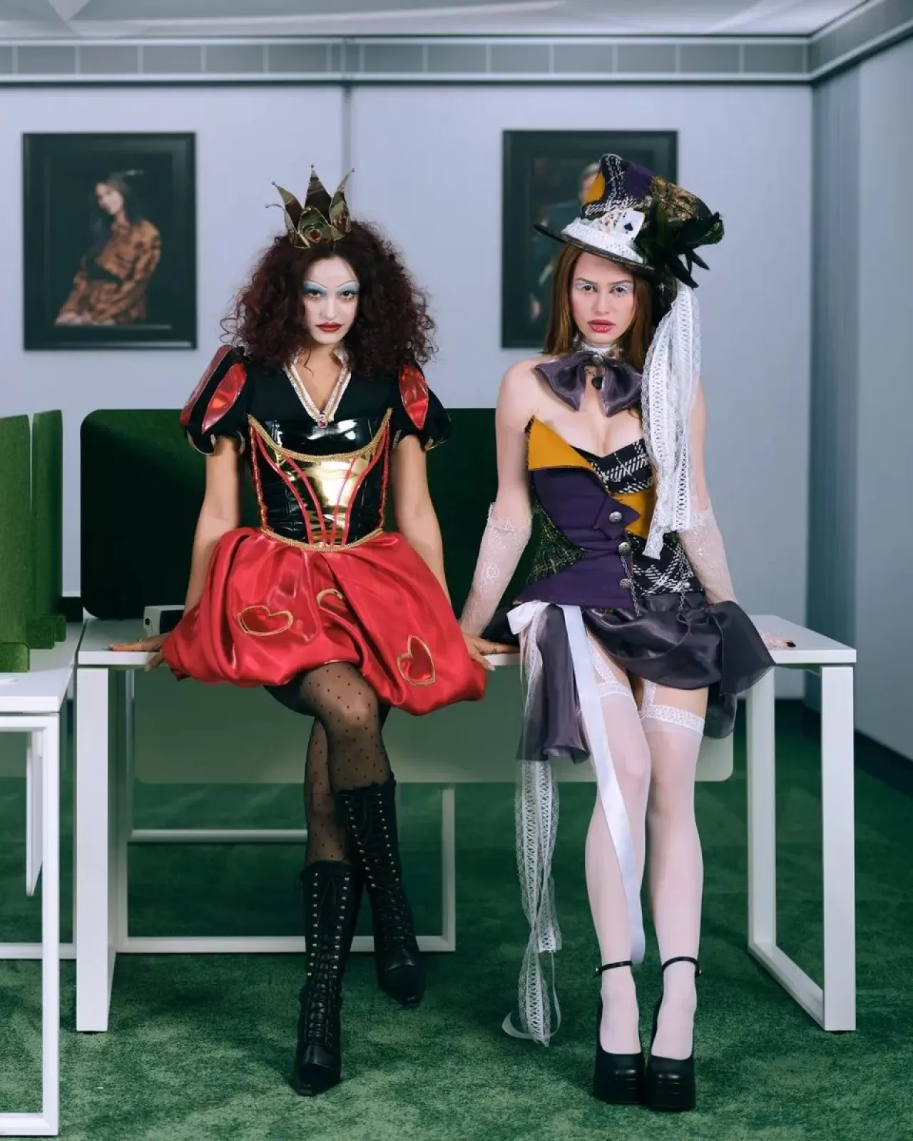 Hollywood Yıldızları 'Severance' Temalı Cadılar Bayramı Partisinde Buluştu