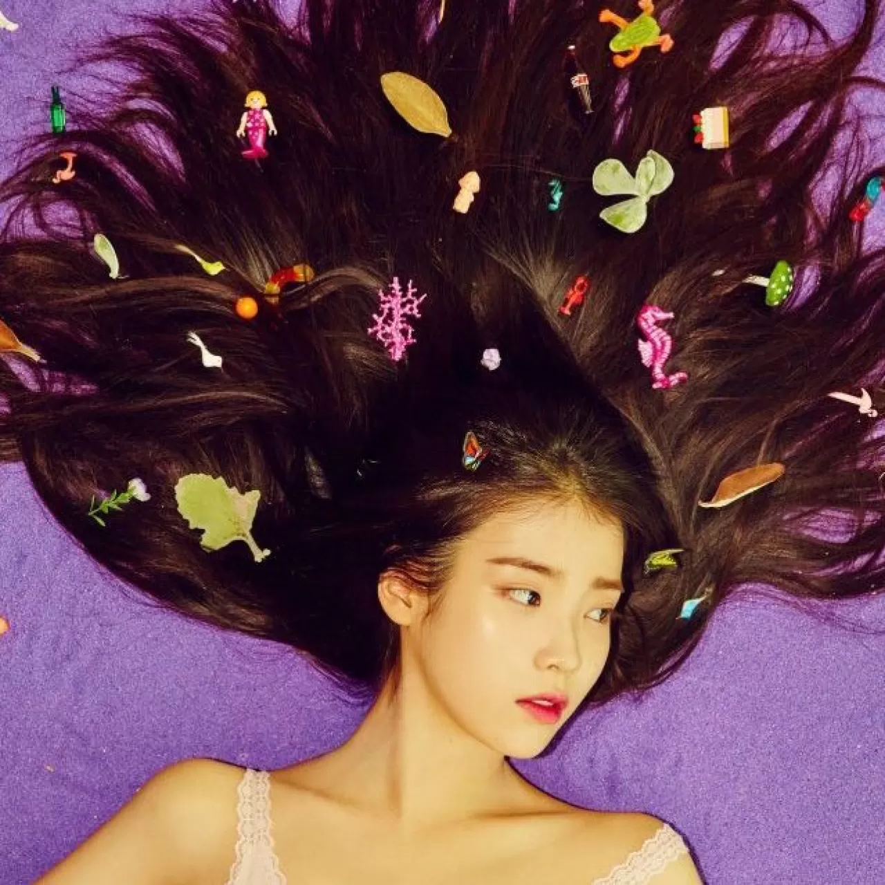 IU, 2015 Haftalık Kore Listesinde Dominasyon Kurdu