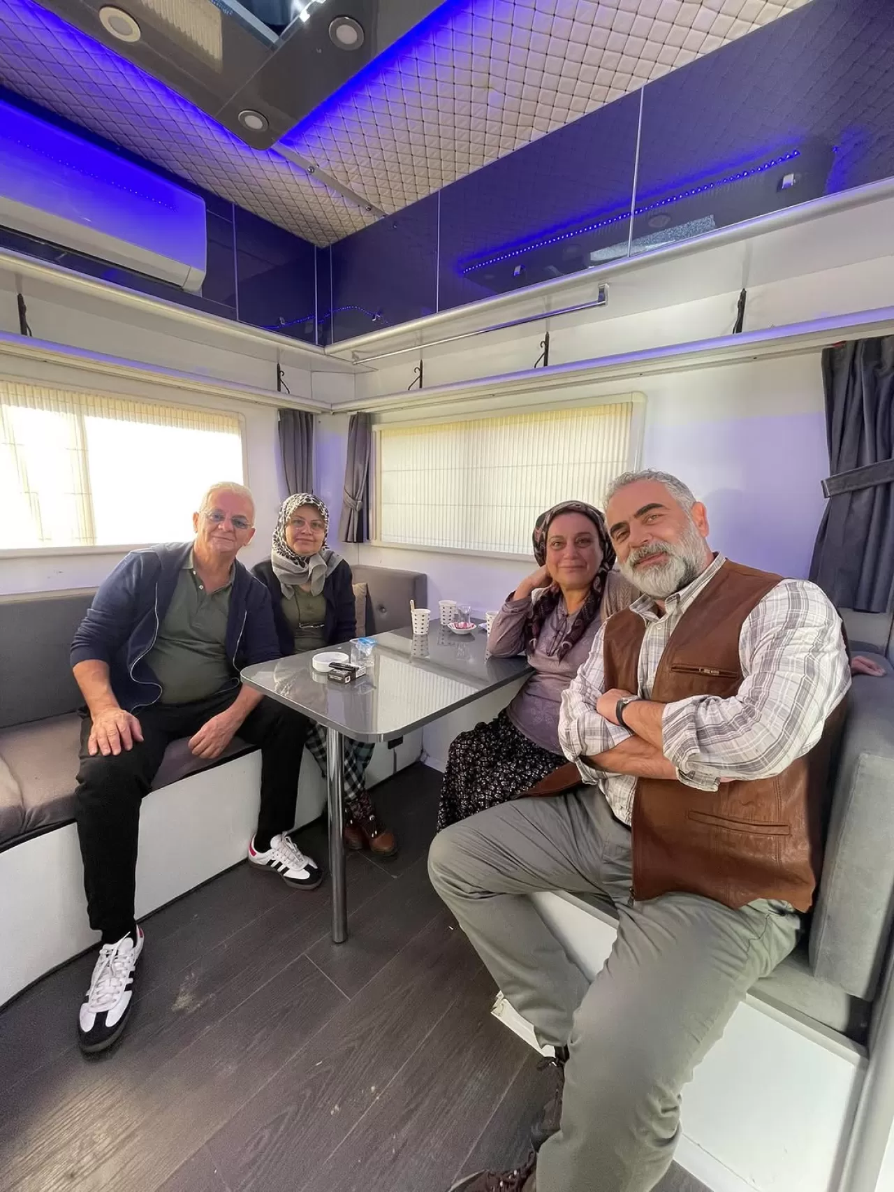 Zafer Algöz, Kozak Yukarıbey Köyü'ndeki Kadın Tiyatro Topluluğunu Ziyaret Etti