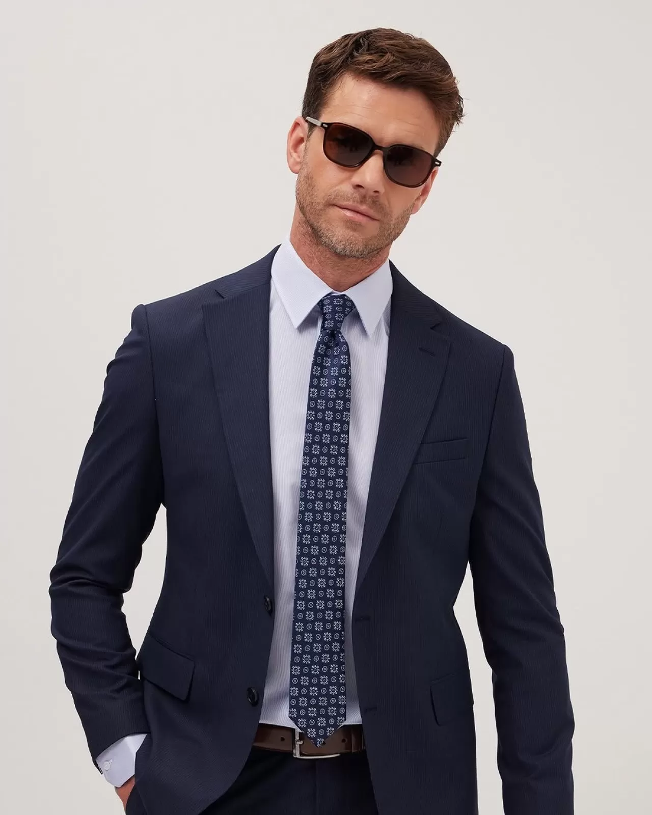 Tudors, Takım Elbiselerde Sadelik ve İz Bırakan Tasarımları Öne Çıkarıyor