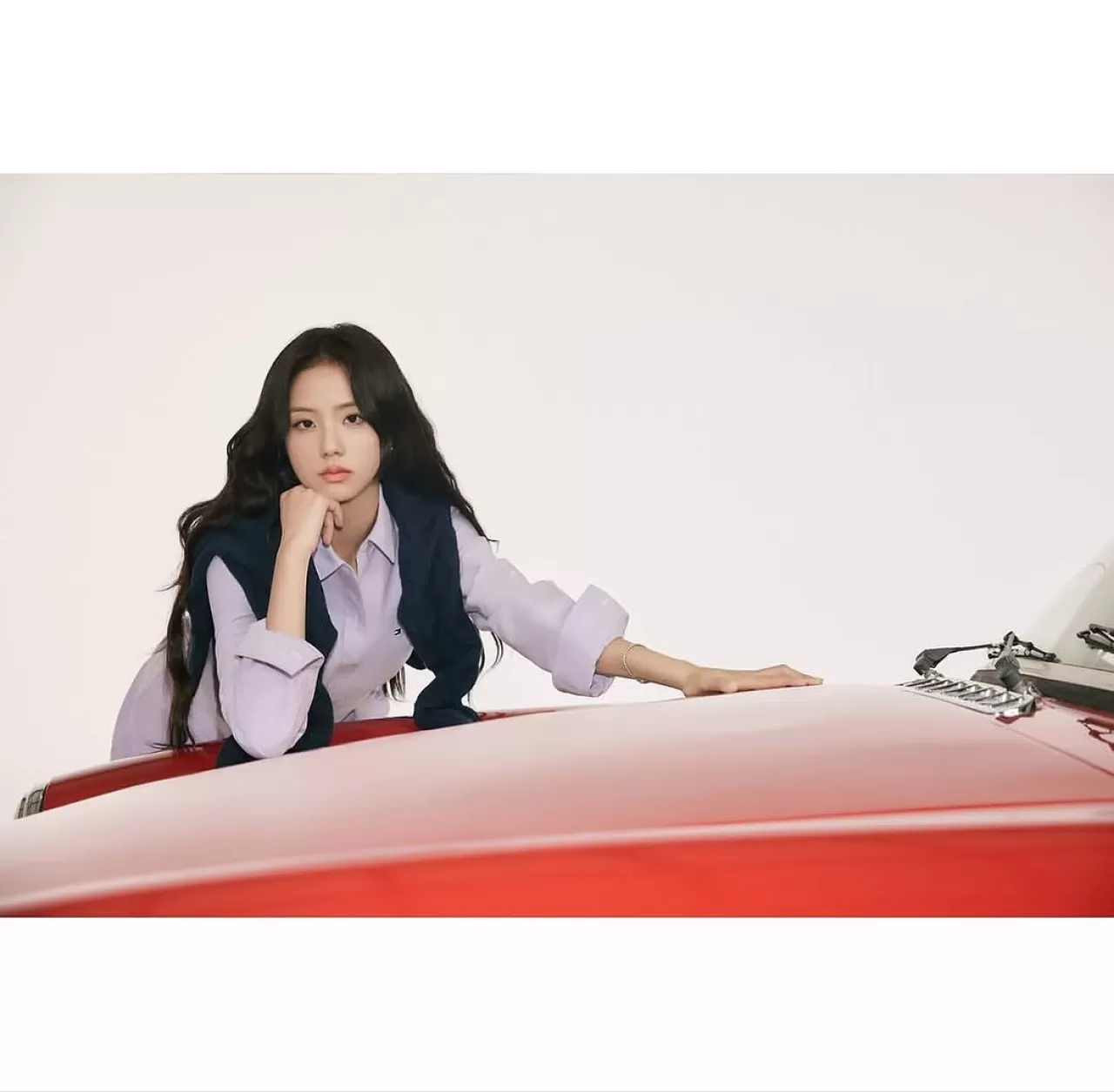 BLACKPINK Üyesi Jisoo, Tommy Hilfiger ile İş Birliğine İmza Attı