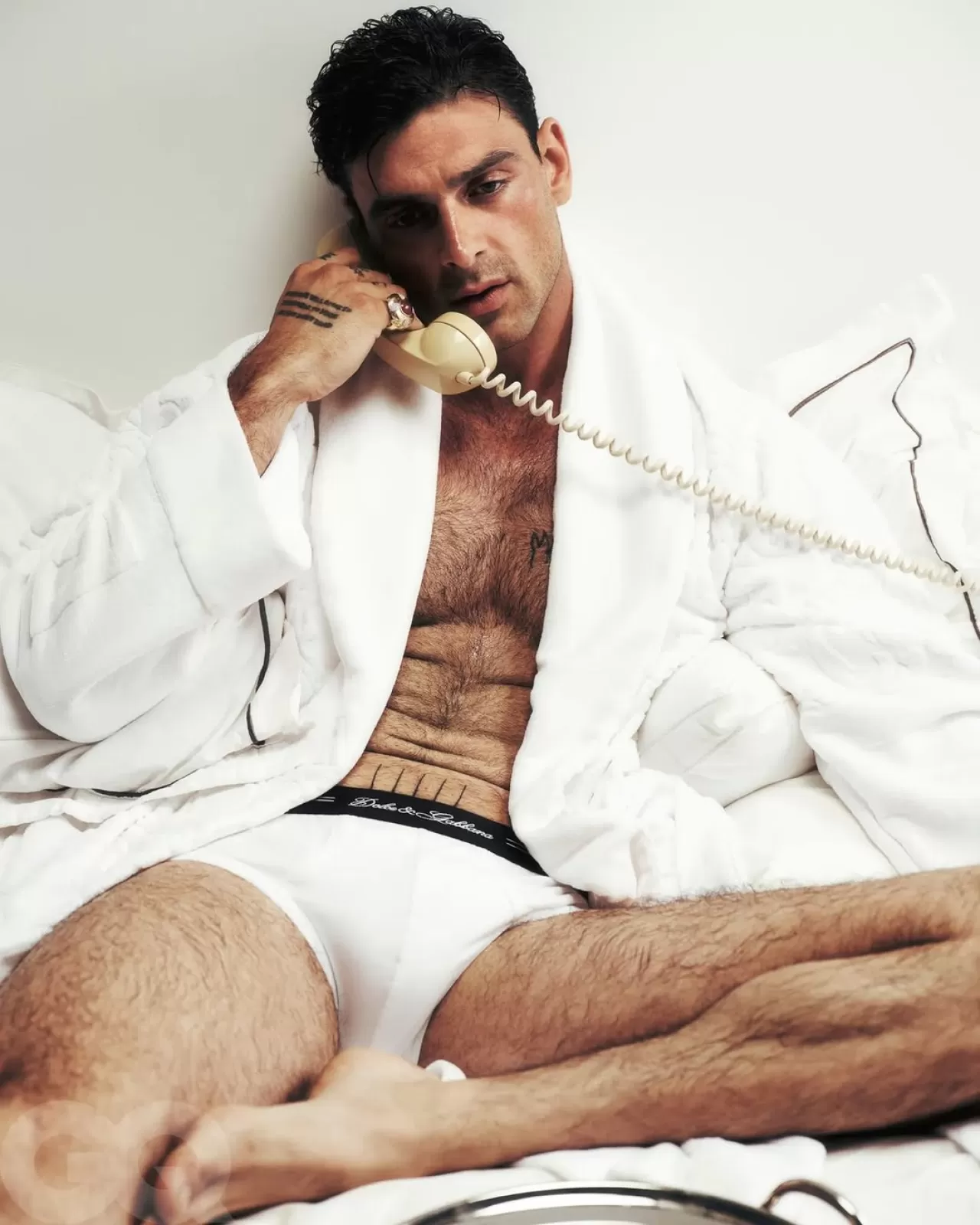 Michele Morrone, Dolce & Gabbana'nın Yeni Parfümünün Yüzü Oldu