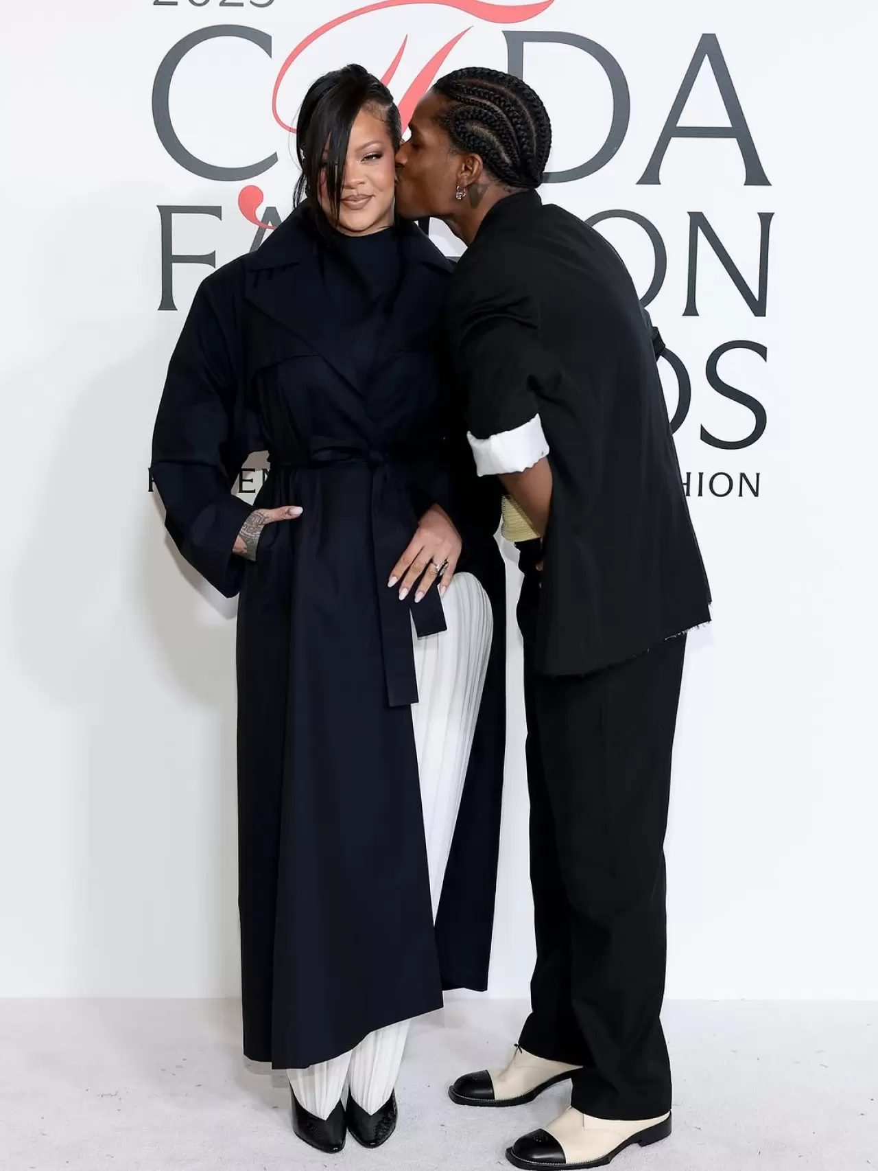 ASAP Rocky ve Rihanna, 2025 CFDA Ödüllerinde 'Moda İkonu' Ödülünde Sahne Aldı