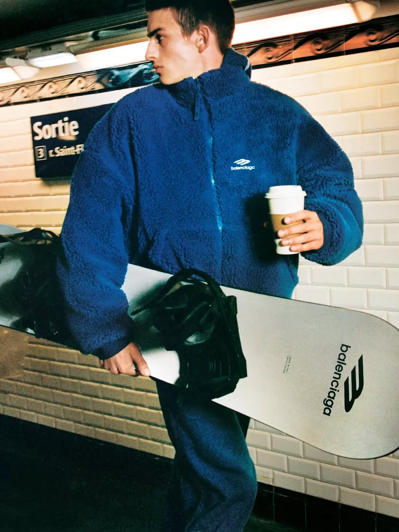 Balenciaga Kış Sezonu İçin Kayak Giyim Koleksiyonu Sunuyor