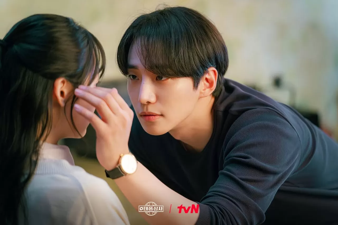 tvN '태풍상사' Dizisinden Samimi Bir Sahne İzleyici ile Buluşacak