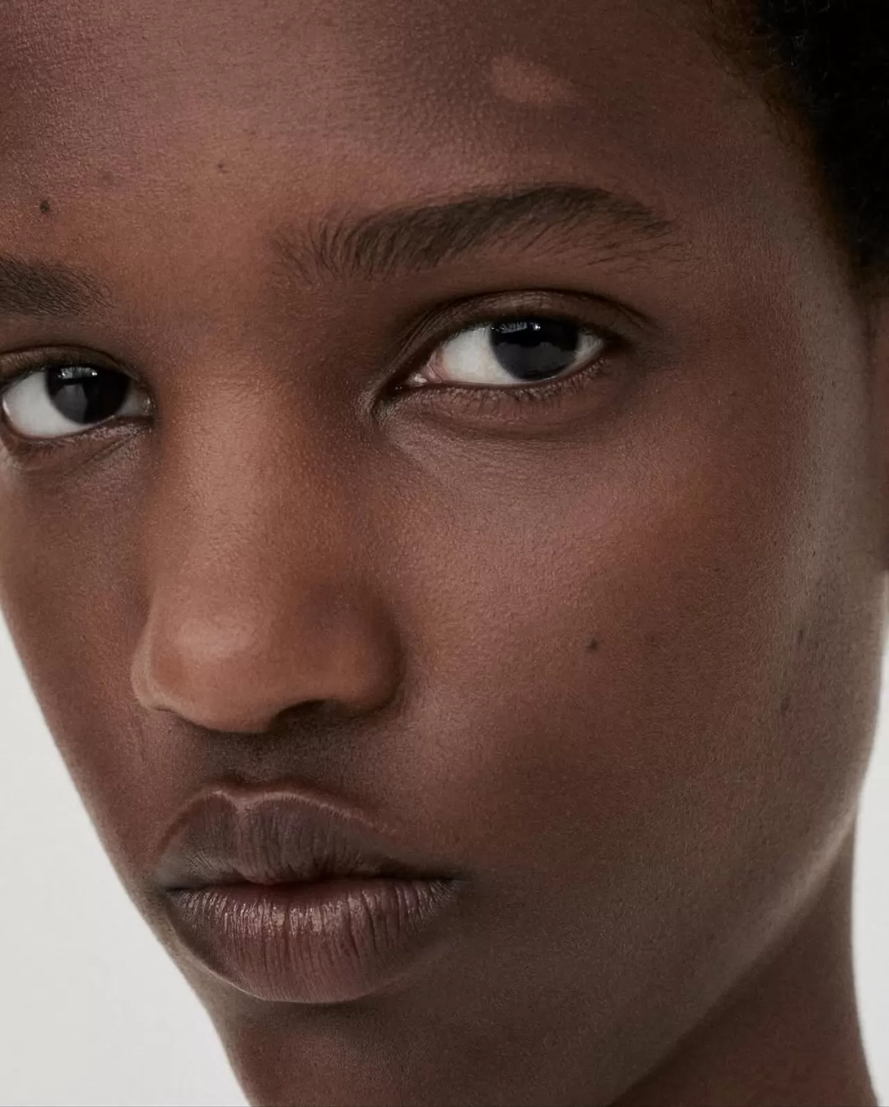 JW Anderson'ın Son Koleksiyonunda Dokular ve Formlar Öne Çıkıyor