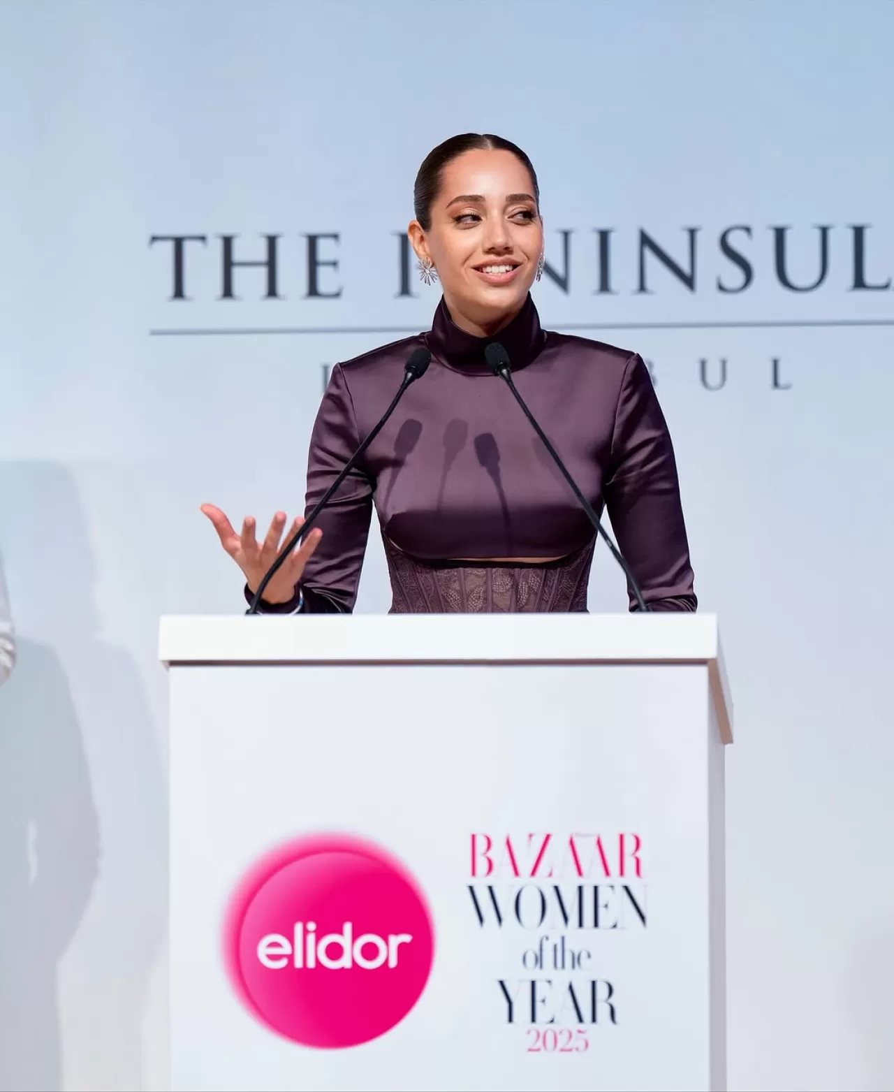 Buse Naz Çakıroğlu, Harper's Bazaar Türkiye'nin "Yılın Kadını" Ödül Töreninde Yılın Sporcusu Seçildi