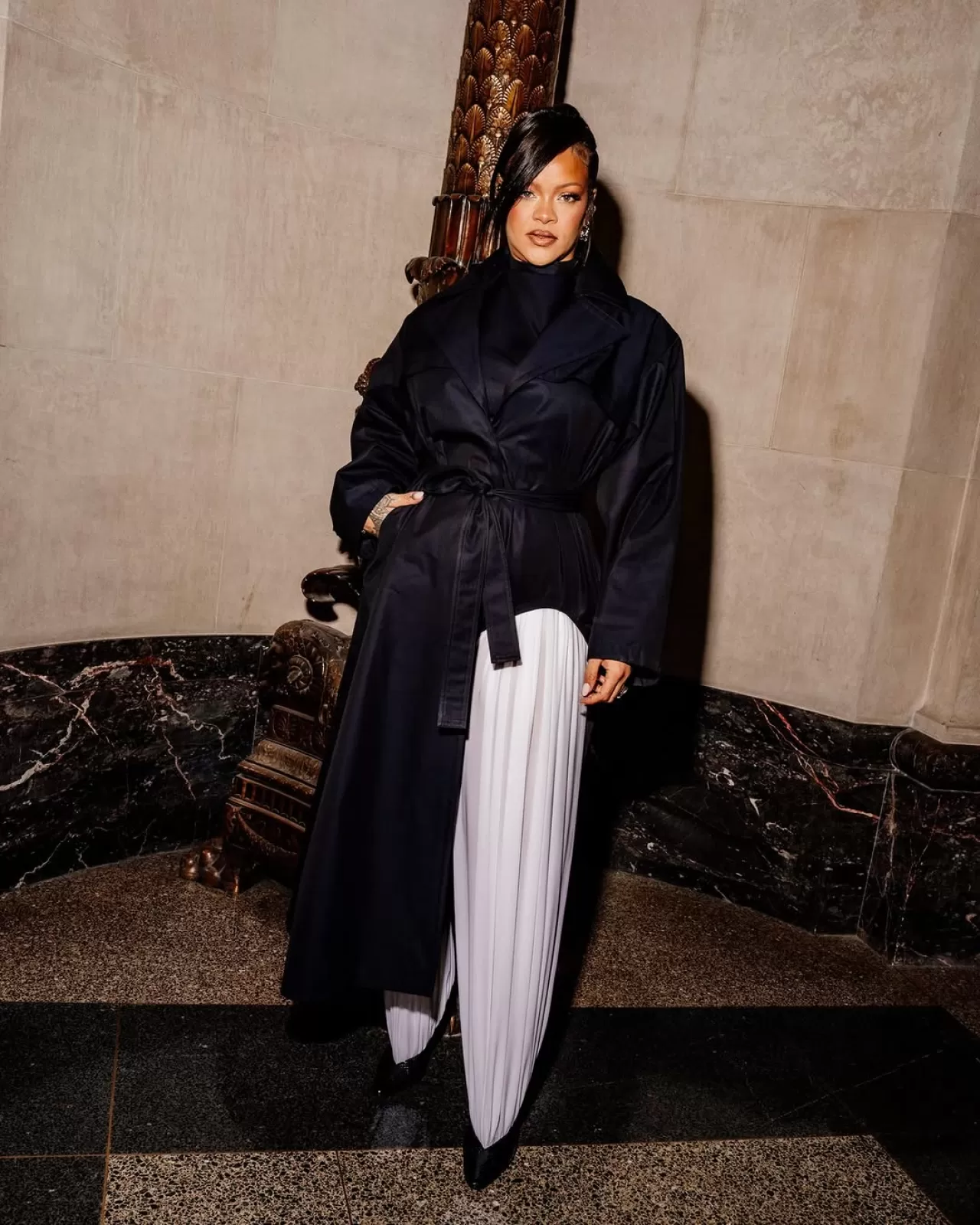 Rihanna, ASAP Rocky'nin CFDA Ödül Töreninde Maison Alaïa Tasarımıyla Dikkat Çekti