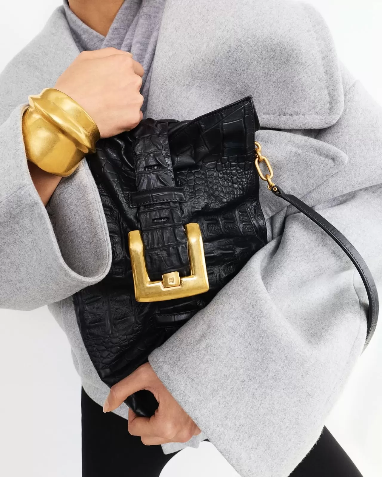 Balmain'den Heykelsi ve Güçlü Siluet: Anthem Çantası 2025 Kış Koleksiyonunda Öne Çıkıyor