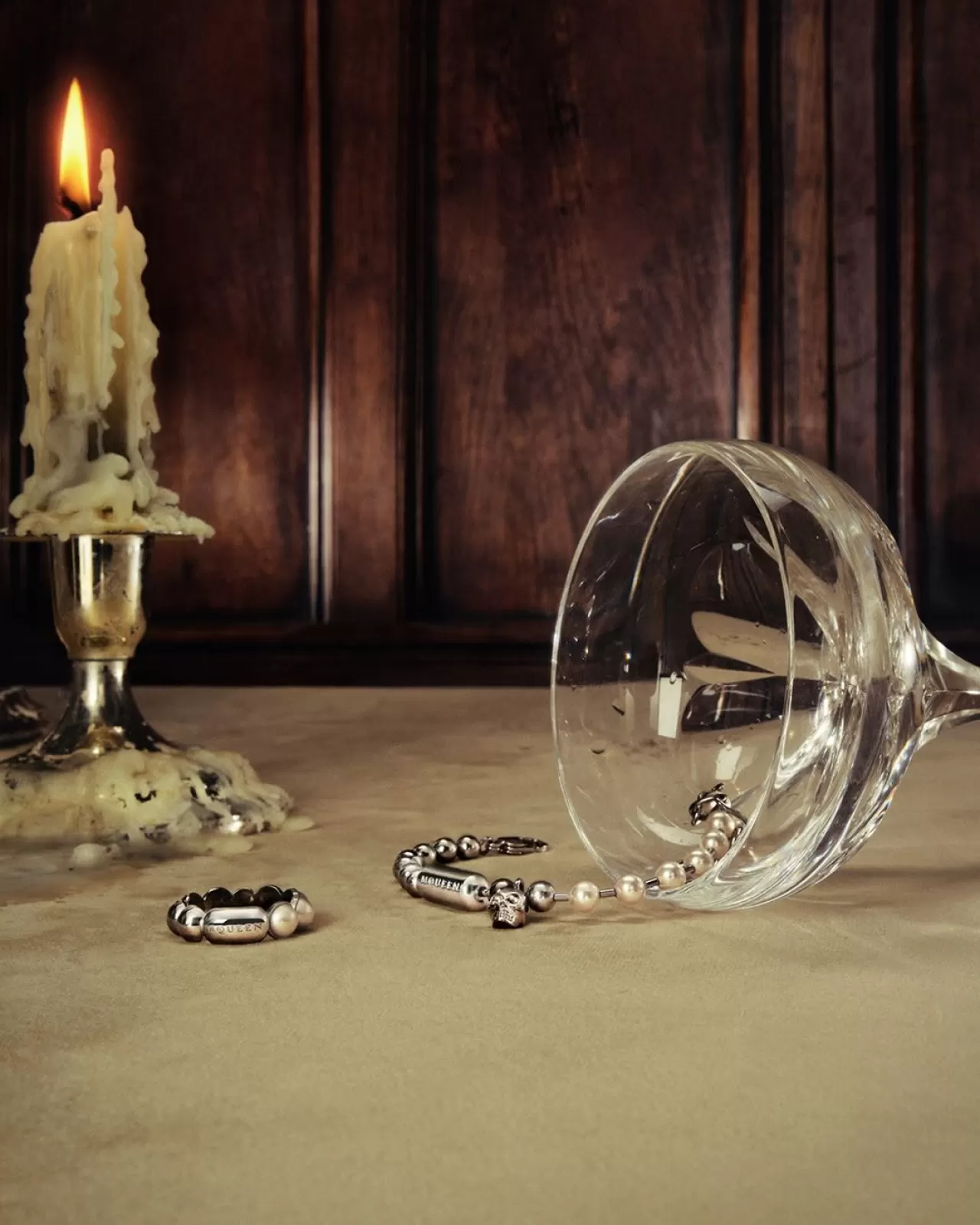 Alexander McQueen'dan 2026 İlkbahar-Yaz Ön Koleksiyonu: Modernite ve Klasizm Buluşması