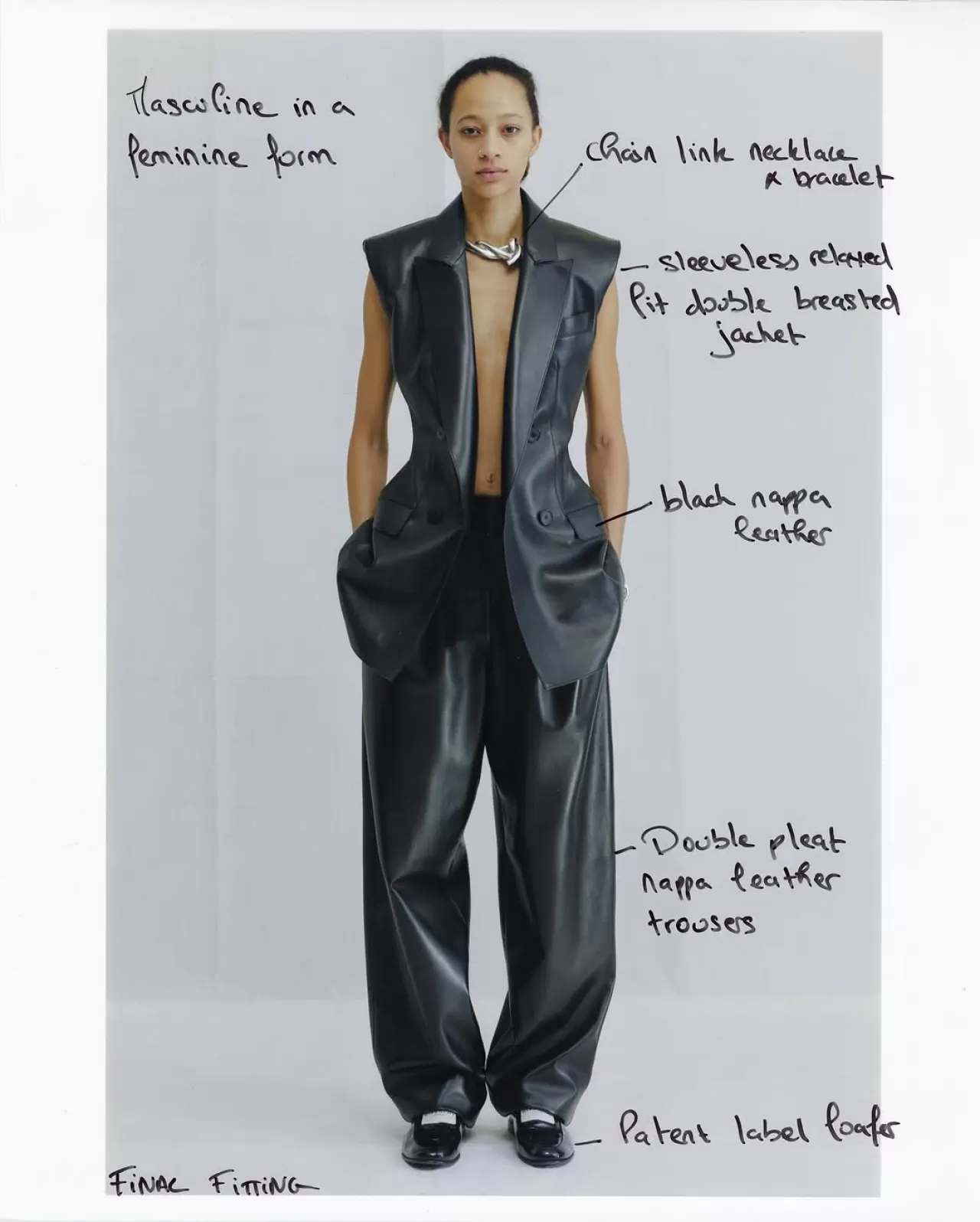 Givenchy'nin Yaratıcı Direktörü Sarah Burton Görevine Devam Ediyor