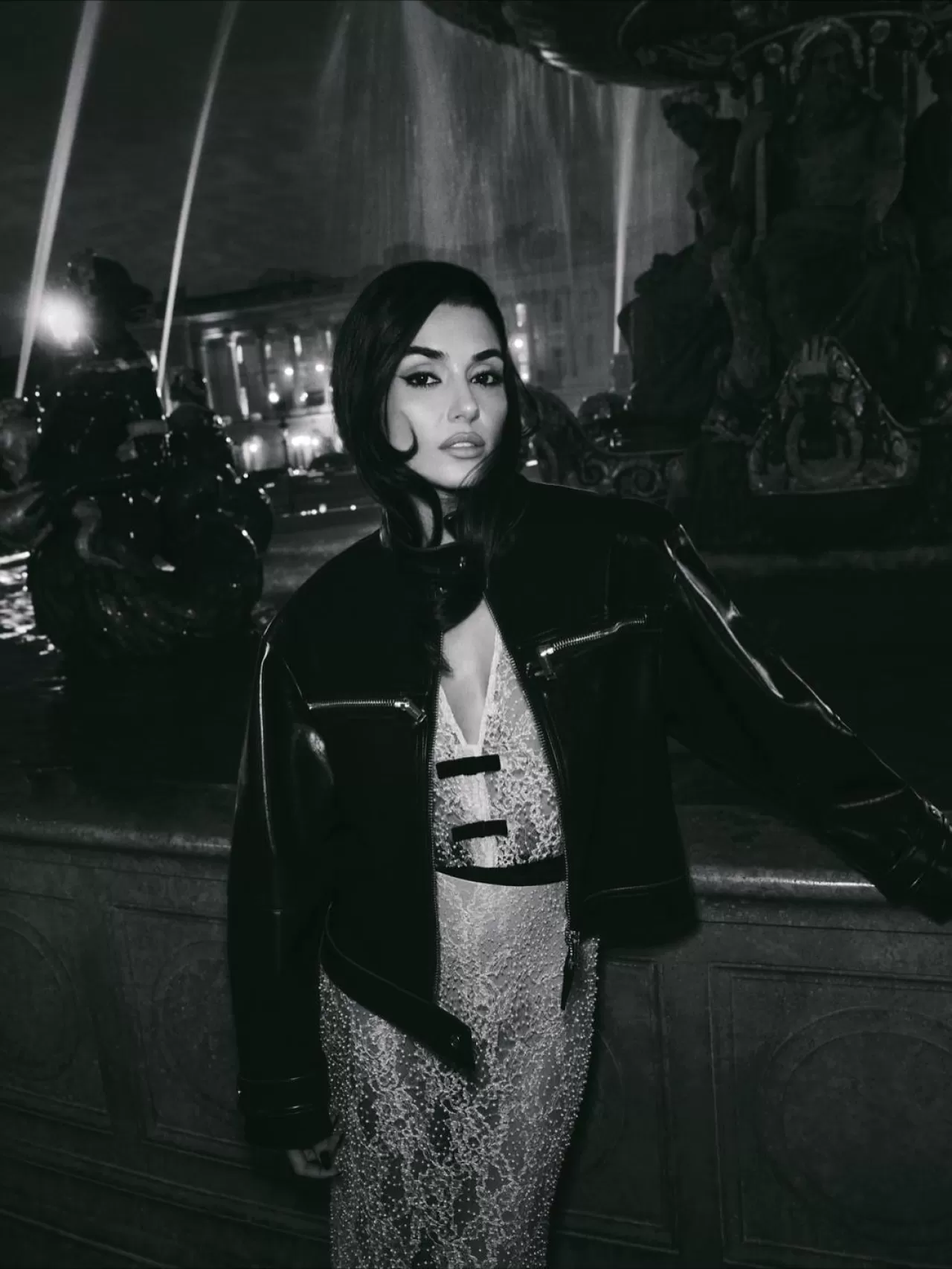 Hande Erçel, Paris'te Gece Yarısı Moda İş Birliğine İmza Attı