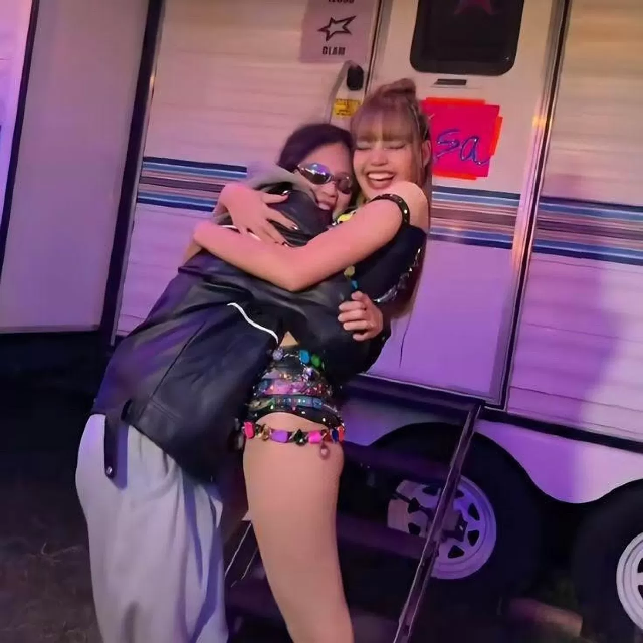 JENNIE ve LISA, Billboard'da Tarihi Bir Rekora İmza Attı