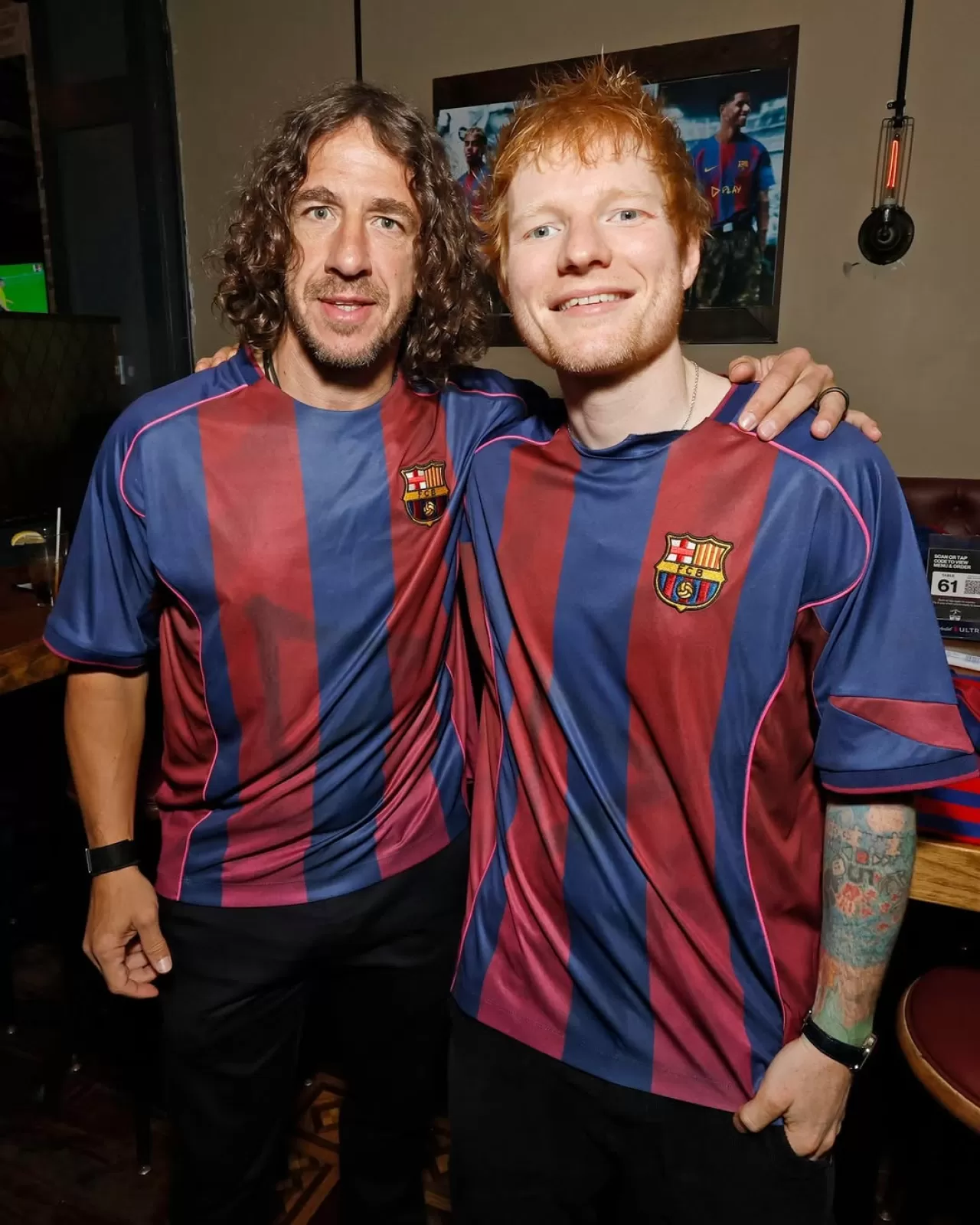 Carles Puyol ve Ed Sheeran, Barcelona'nın Yeni Formasının Lansmanında Bir Araya Geldi