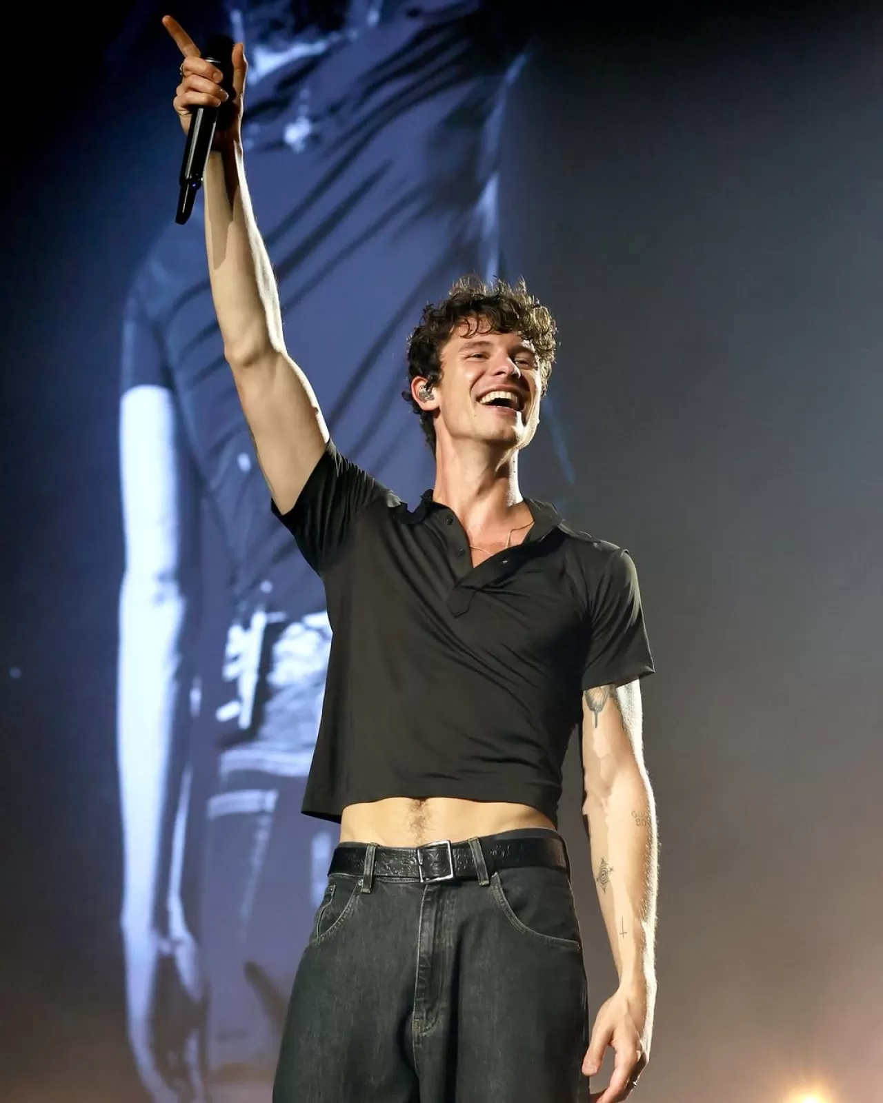 Shawn Mendes'in Stil Sırları: Siyahın Doğru Kullanımı