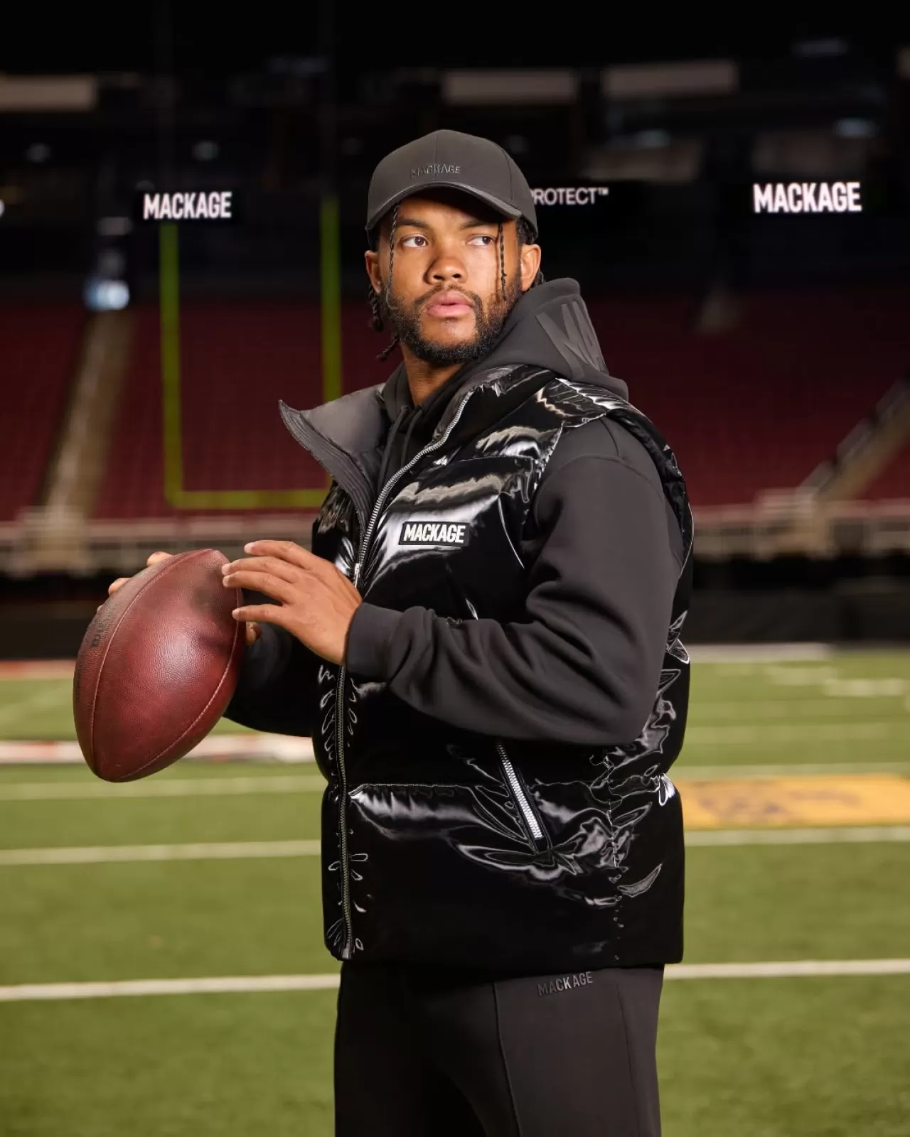 K1, MACKAGE'ın Yeni Sezon Koleksiyonu ile Sahada ve Dışında Performansını Sergiliyor