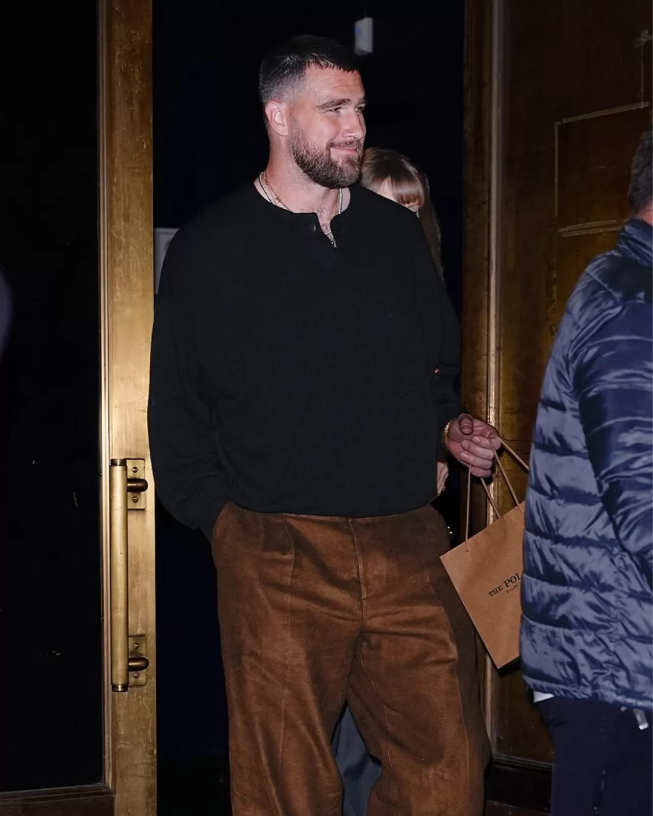 Travis Kelce'den Stil Tüyosu: Resmi Kıyafetlerde Alçakgönüllü Şıklık