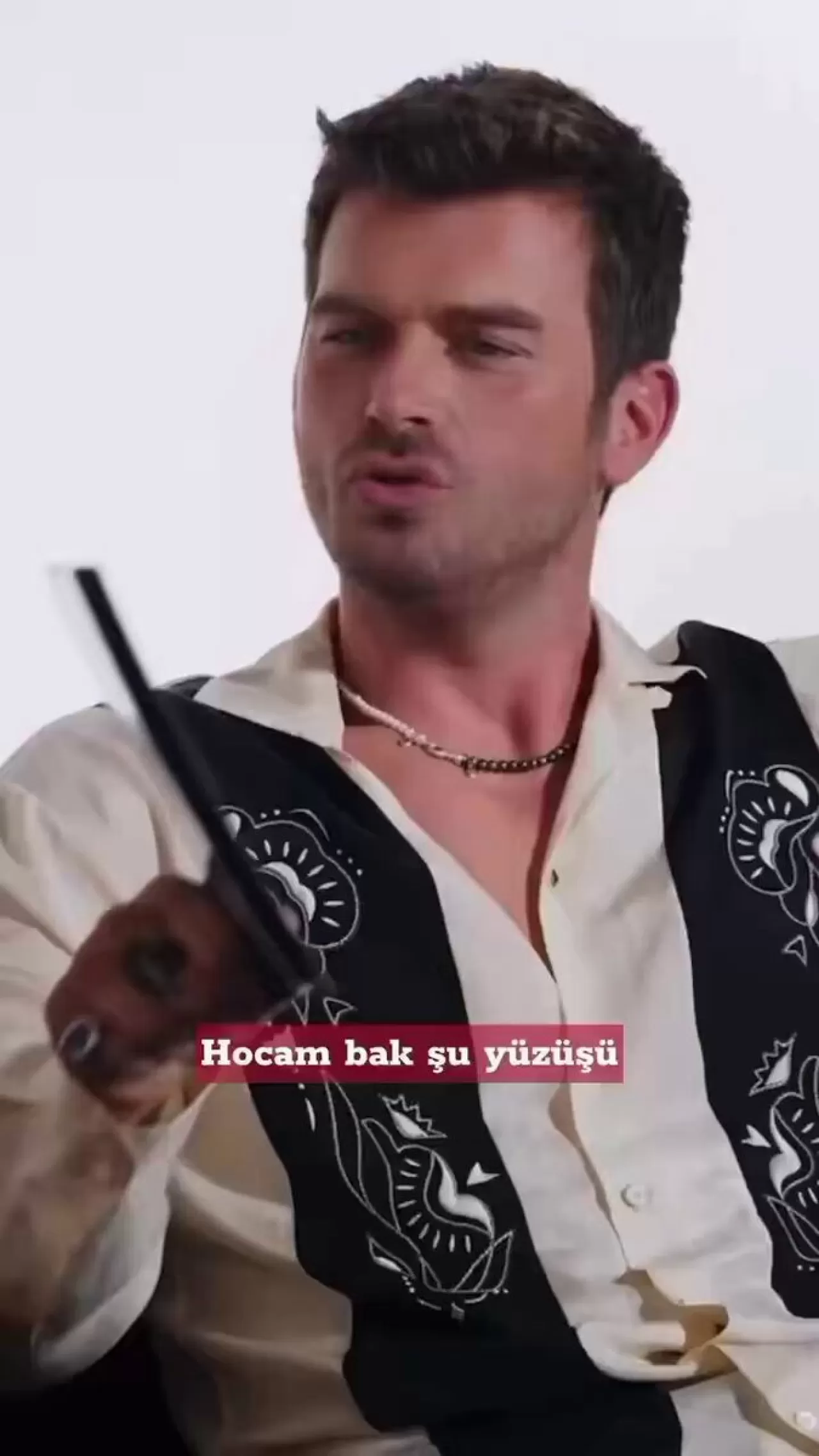 Kıvanç Tatlıtuğ'un 'Aşk-ı Memnu' Havuz Sahnesi Adanalıların Yüzme Tarzına Benzetildi