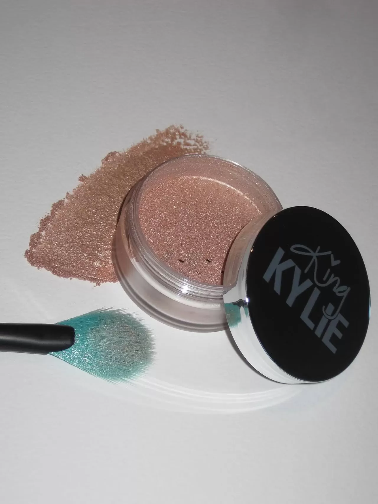 Kylie Cosmetics'in Sevilen Vurgulayıcı Ürünü