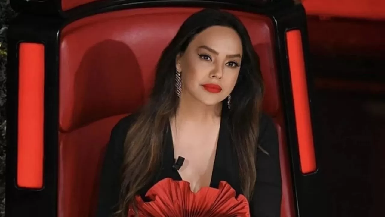 Ebru Gündeş, Müzik Yarışmasında Dersimli Yarışmacıya Karadeniz Hayranlığını Dile Getirdi