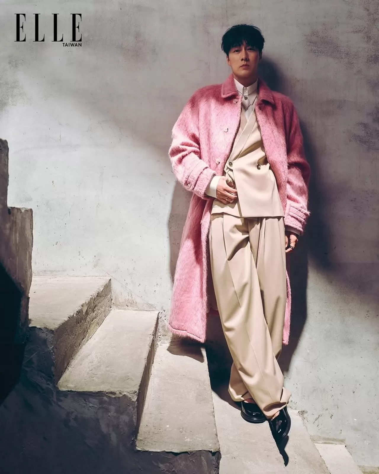 So Ji-sub, KENZO'nun 2025 Sonbahar/Kış Koleksiyonu için Elle Taiwan'ın Objektifine Bakıyor