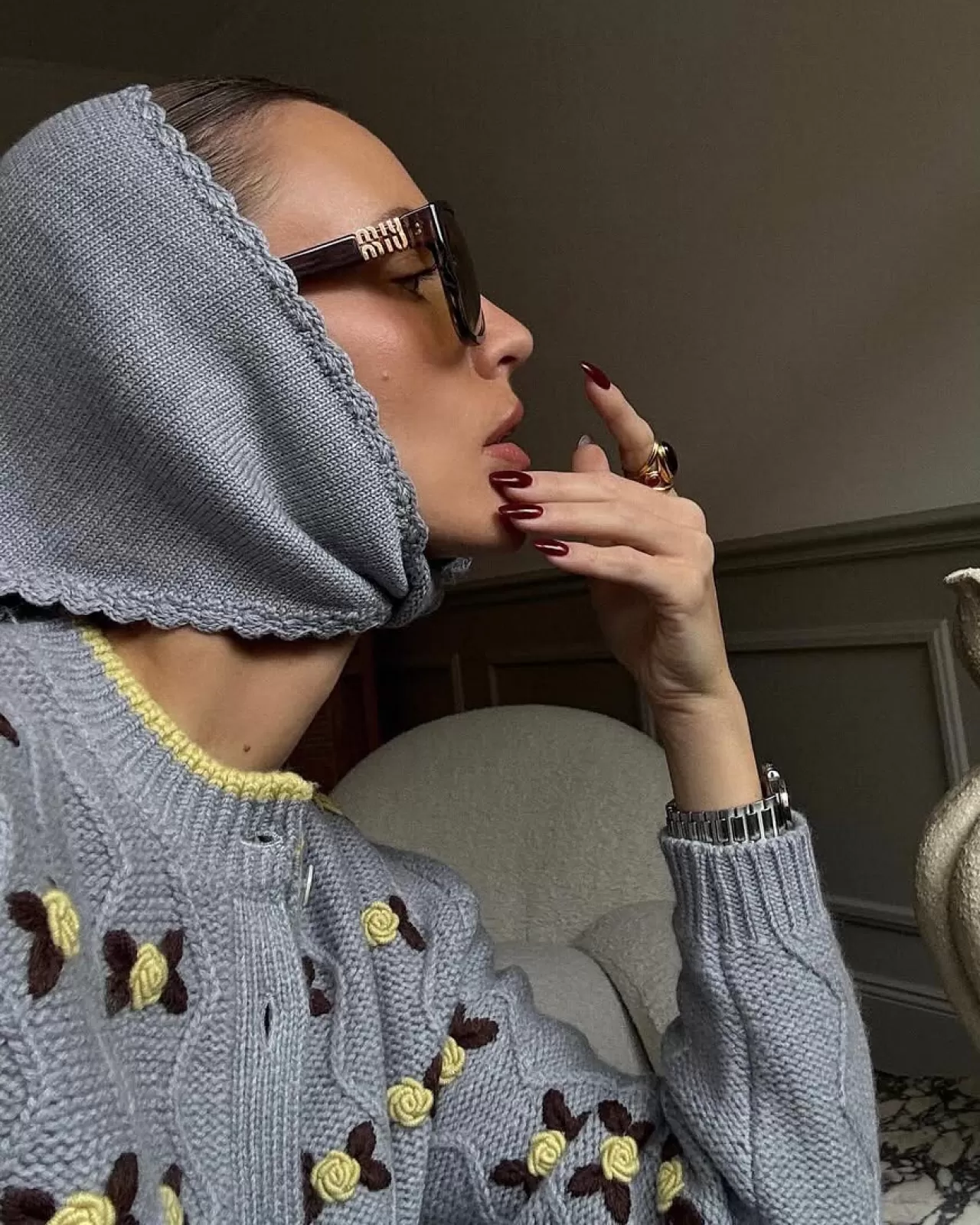 Bloom Kardigan ve Ezio Atkı Kombini Sosyal Medyada İlgi Gördü