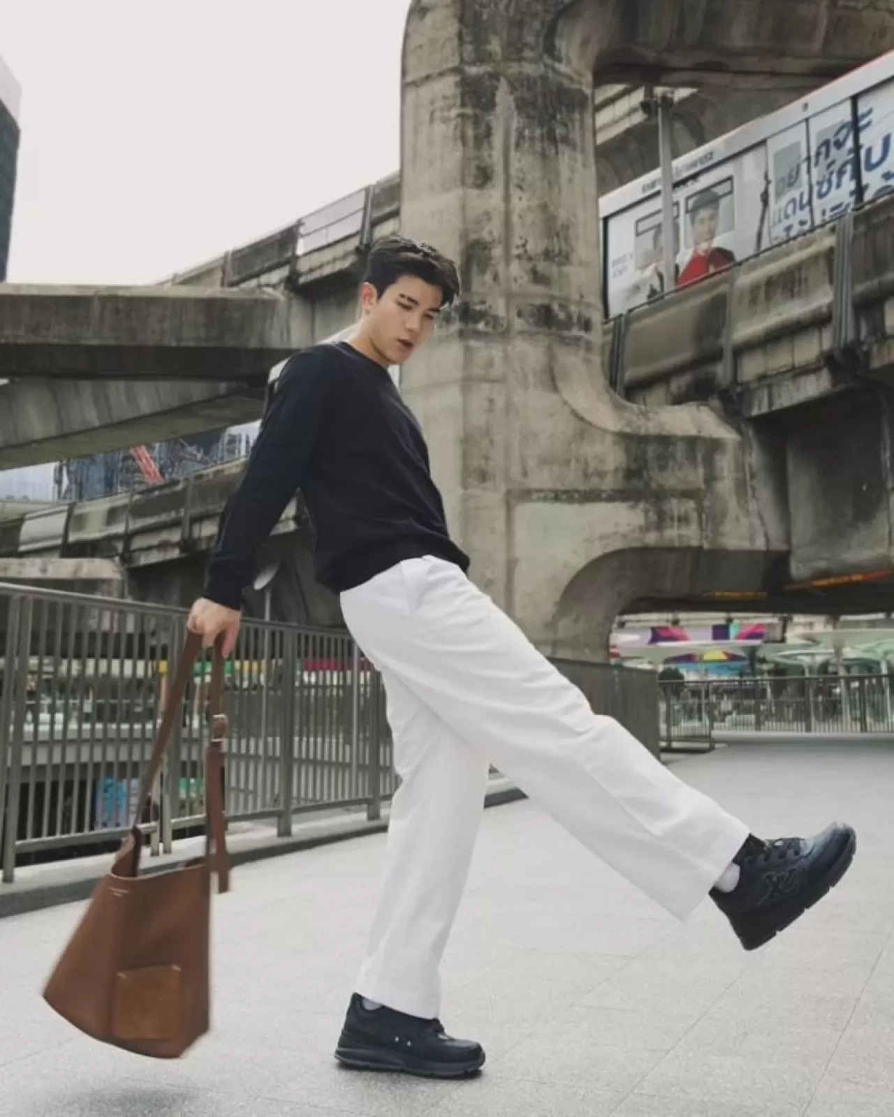 Sosyal Medyada Louis Vuitton Hobo Çantası Tartışmaları