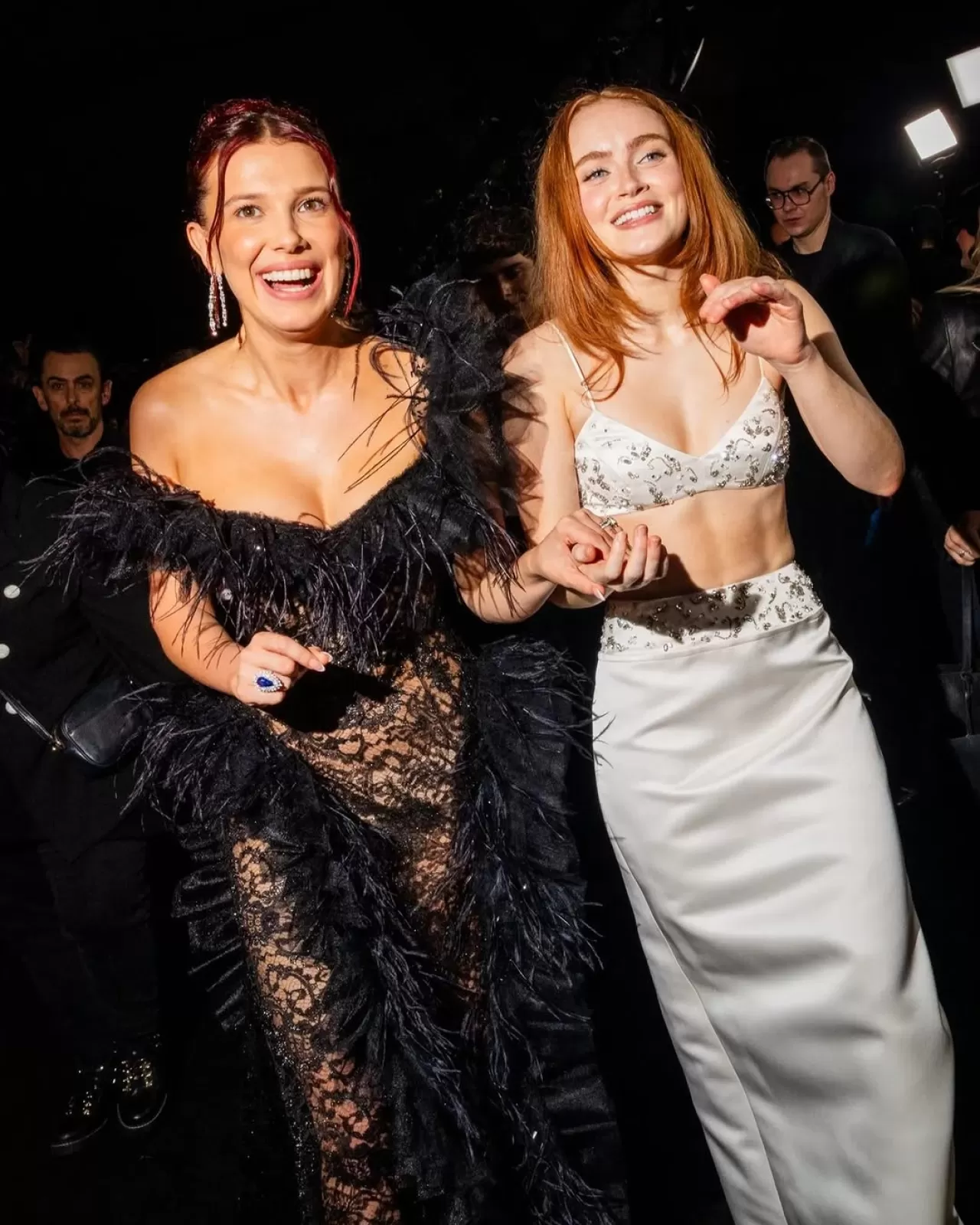 'Stranger Things' Sezon 5 Prömiyerinde Goth ve Ethereal Tarzı Hâkim Oldu