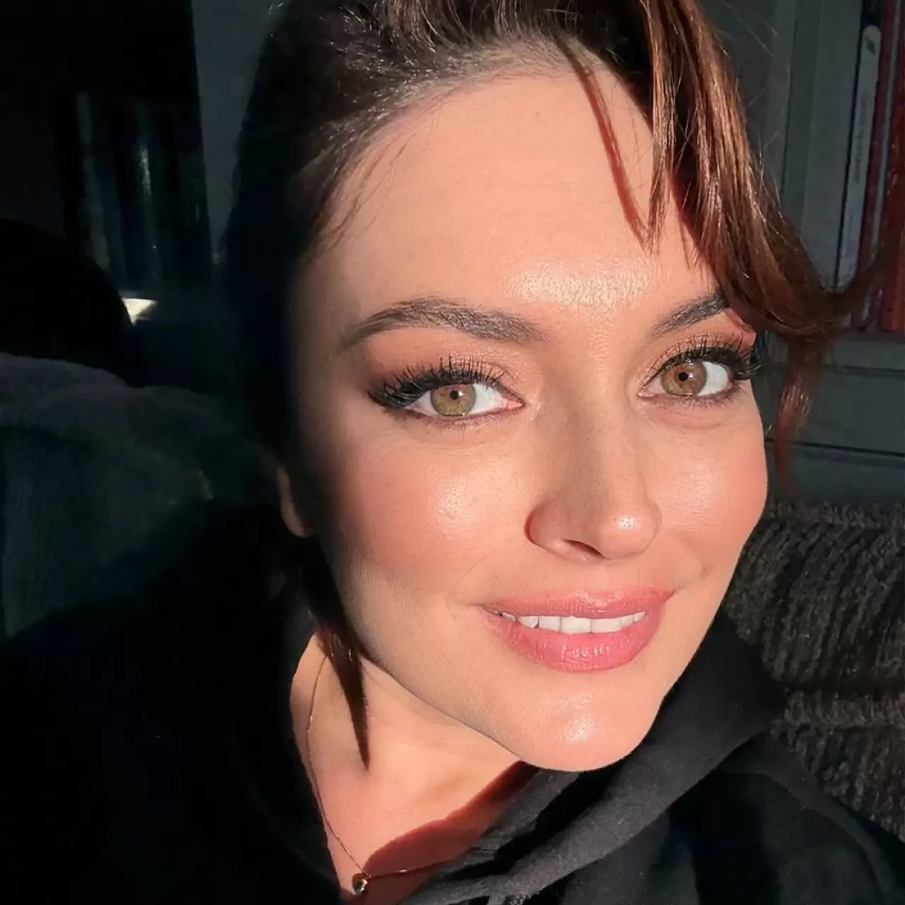 Ezgi Mola'nın Sosyal Medya Paylaşımı Gündem Oldu