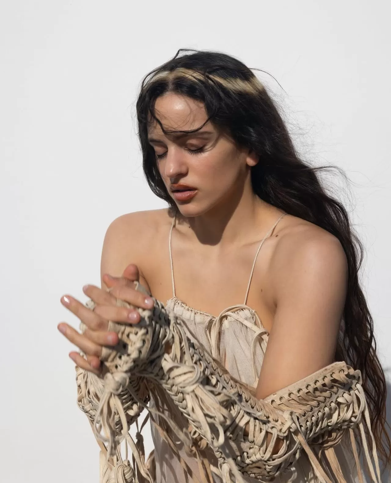 ROSALÍA, Yeni Albümü "LUX" ile 13 Farklı Dilde Müzikal Bir Serüven Sunuyor