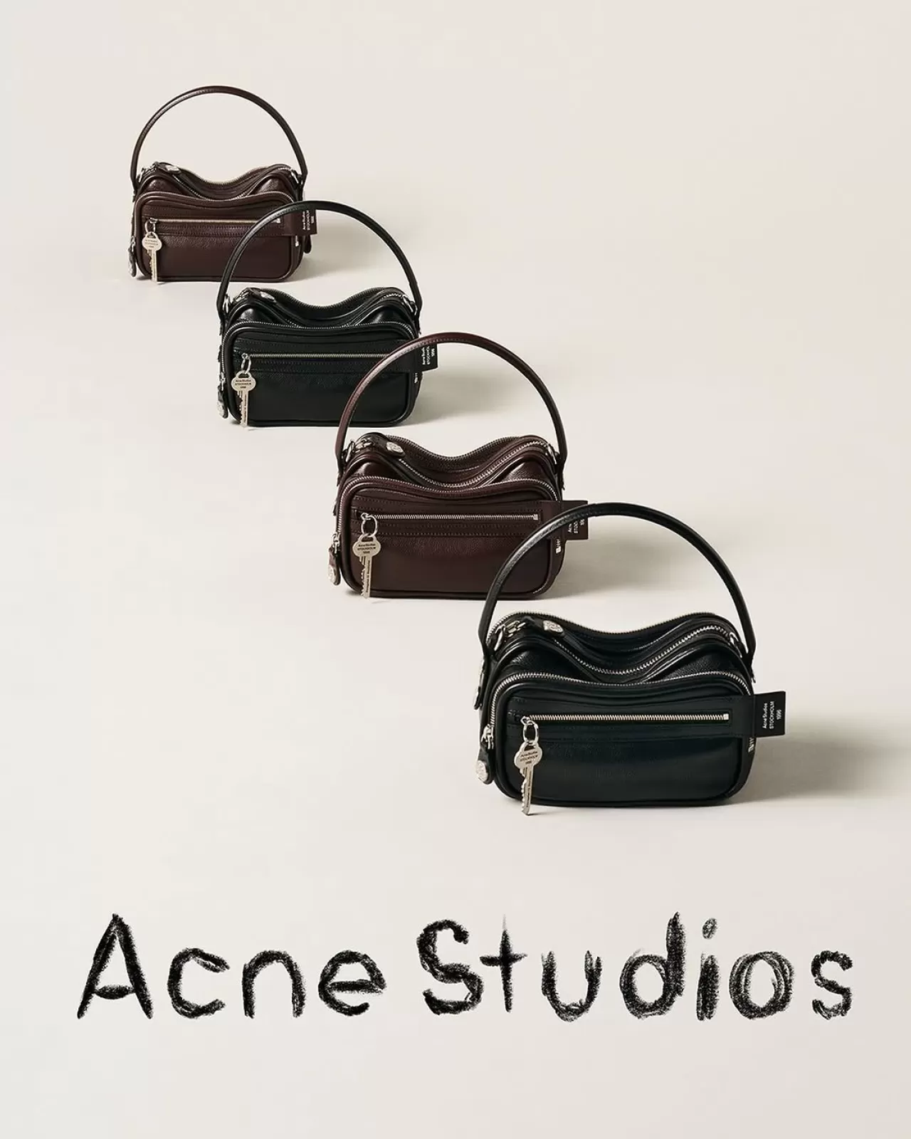 Acne Studios, Yeni Mini Çanta Koleksiyonu 'Camero Kit'i Tanıttı