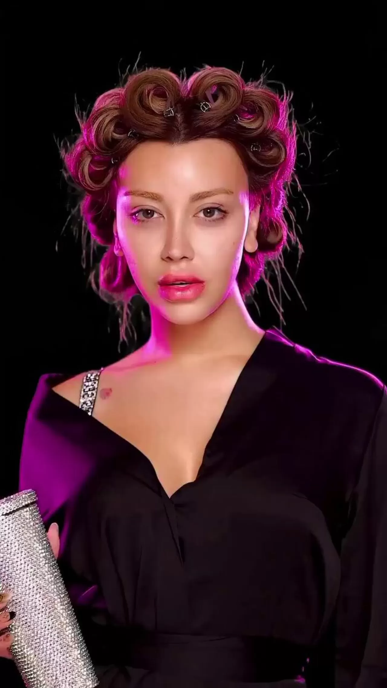 Mika Raun, Victoria's Secret İç Giyim Defilesinde Sahne Aldı