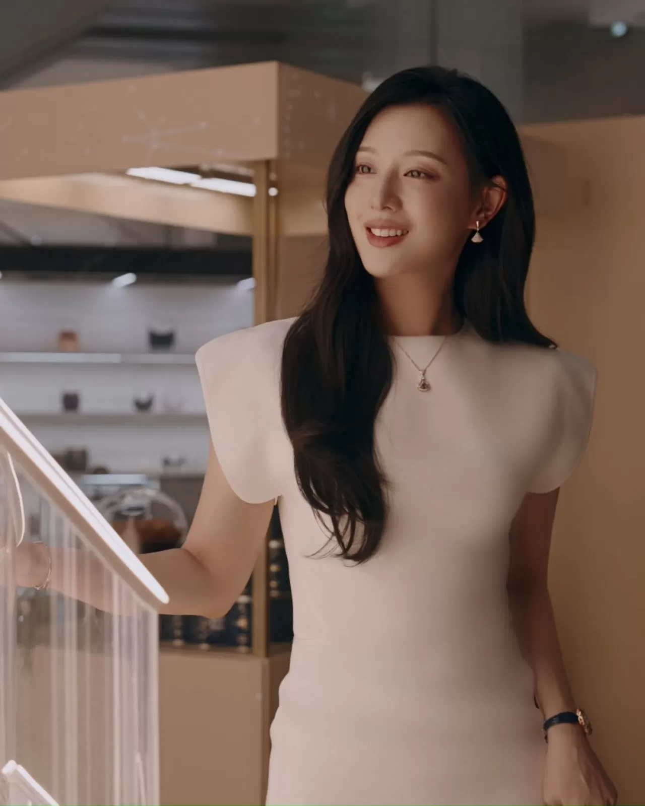 Bvlgari'nin 'Divas' Dream' Işıklı Ağacı Türkiye'deki Pop-Up'larda Sergileniyor