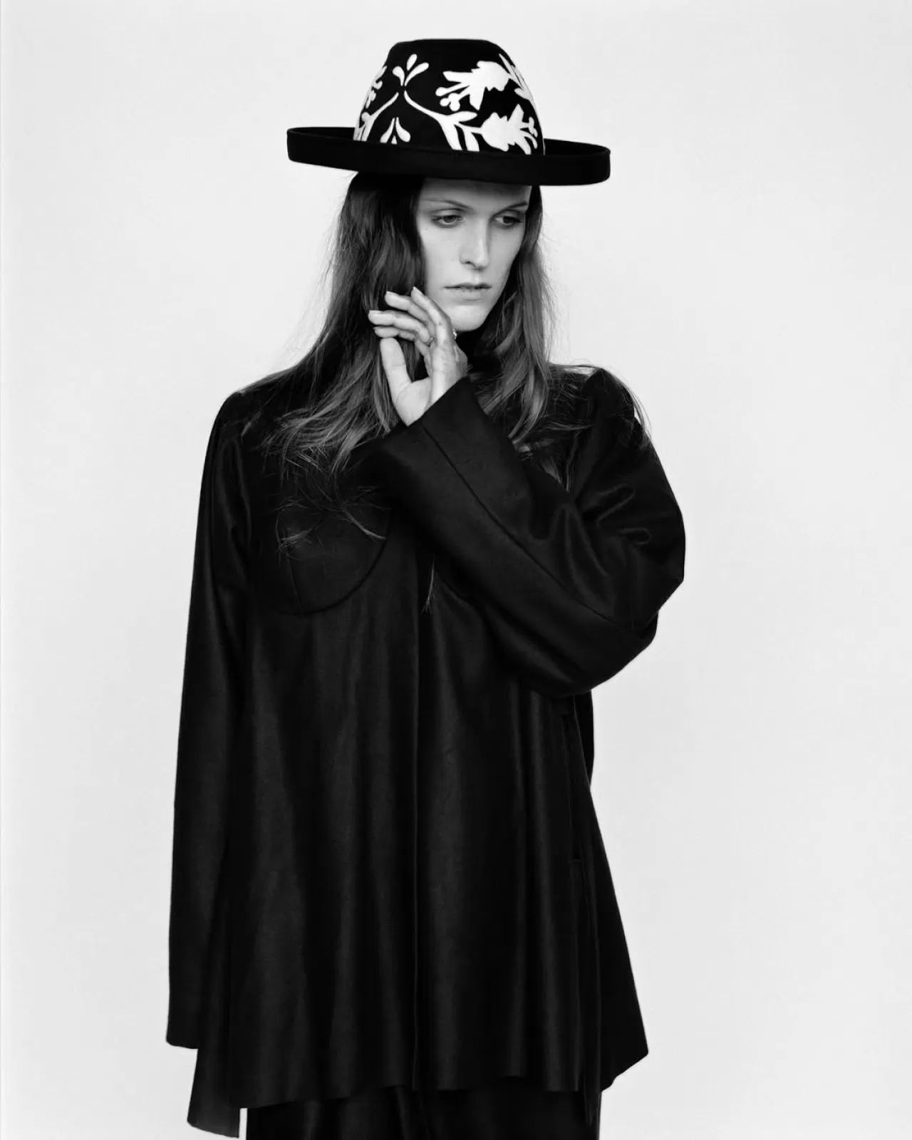 Vivienne Westwood'un Son Koleksiyonundan Müzisyen Mothercain'in Stil Yorumu