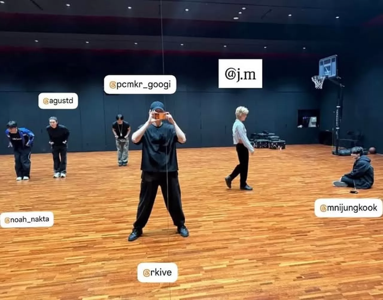 BTS Üyeleri RM'in Paylaştığı Nostaljik Fotoğraf ile Dostluklarını Bir Kez Daha Gösterdi